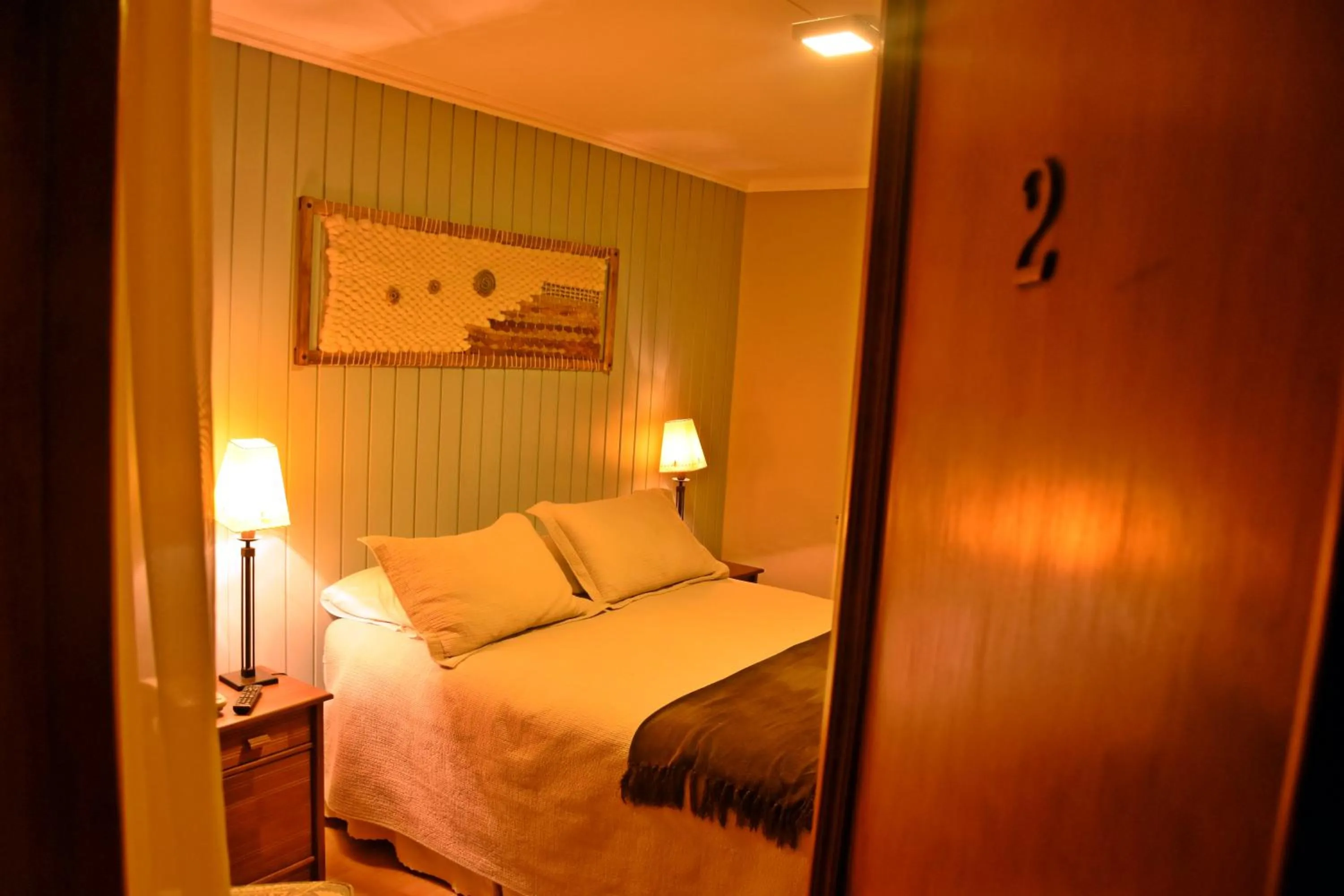 Photo of the whole room, Bed in Lady Florence Dixie