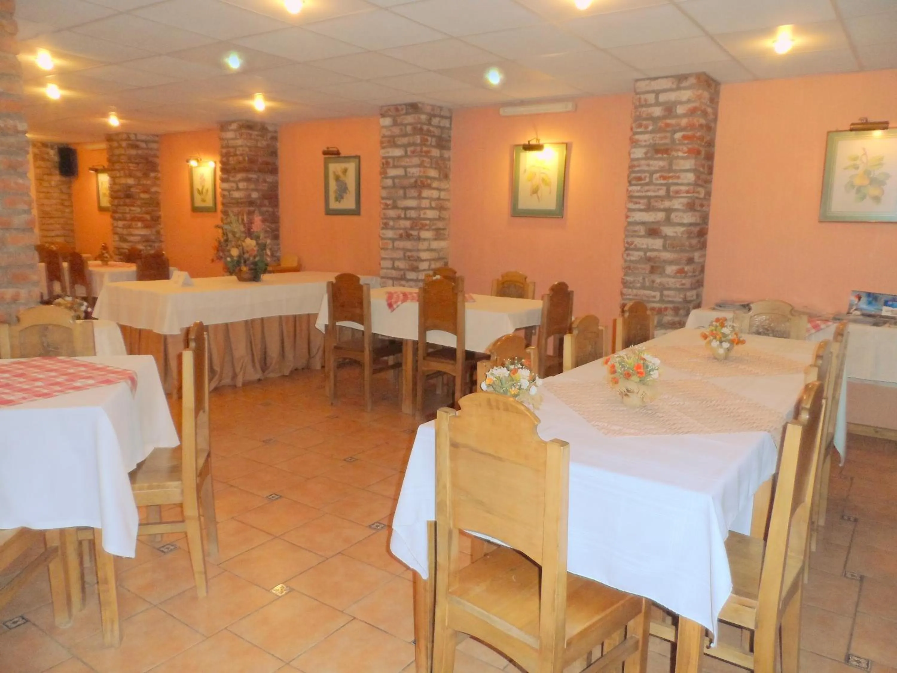 Restaurant/places to eat in Lady Florence Dixie