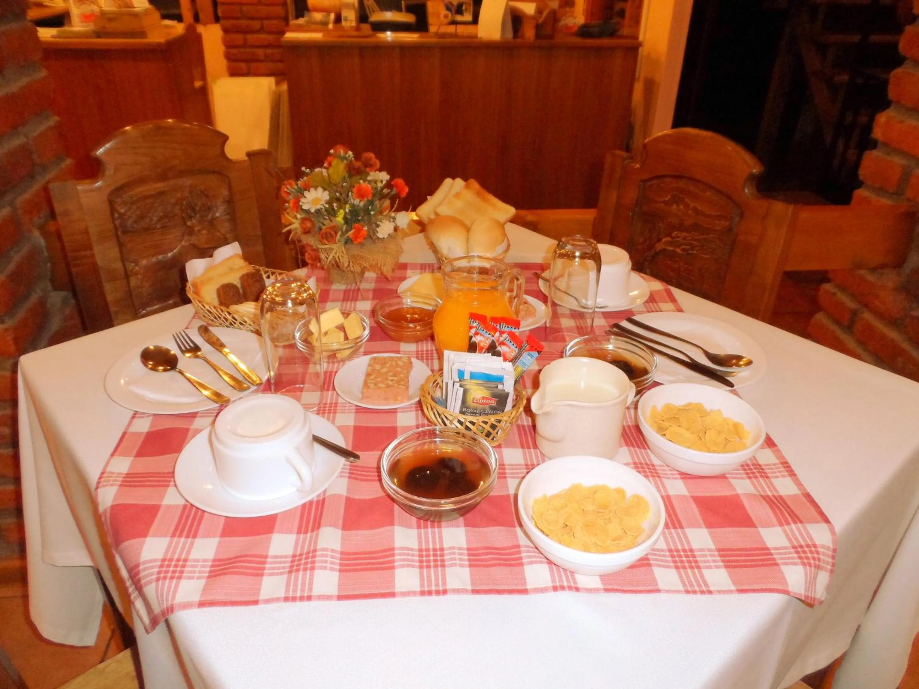 Restaurant/places to eat in Lady Florence Dixie