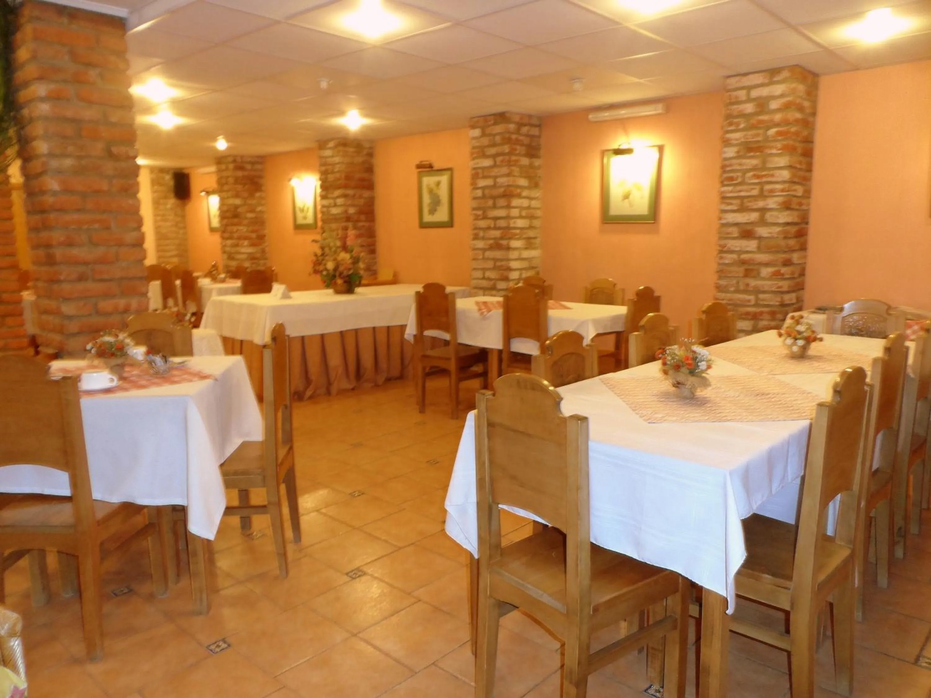 Restaurant/places to eat in Lady Florence Dixie