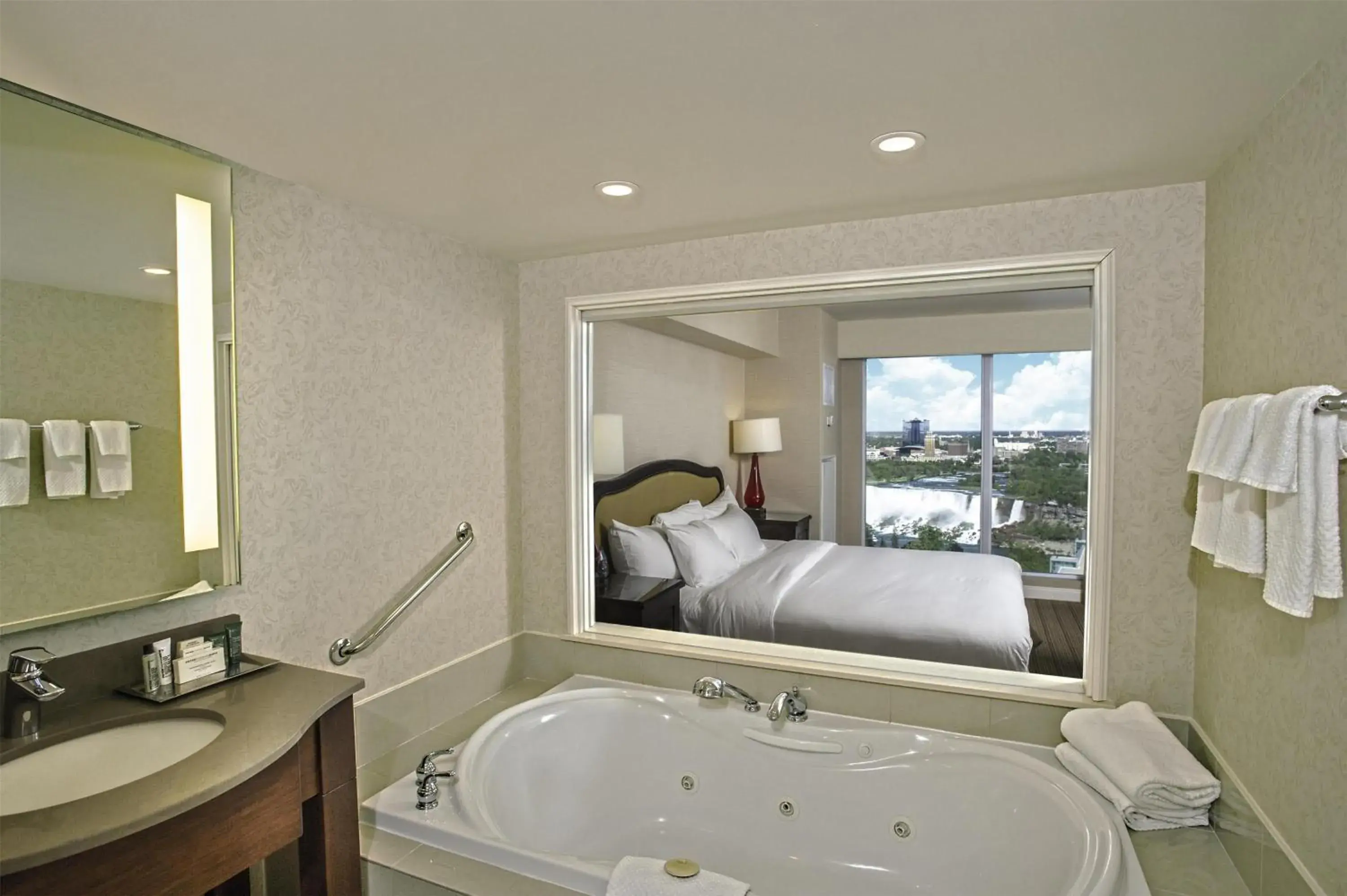 Premium King Room with Spa Bath and Canadian/US Falls View in Hilton Niagara Falls/ Fallsview Hotel and Suites Premium King Room with Spa Bath and Canadian/US Falls View in Hilton Niagara Falls/ Fallsview Hotel and Suites