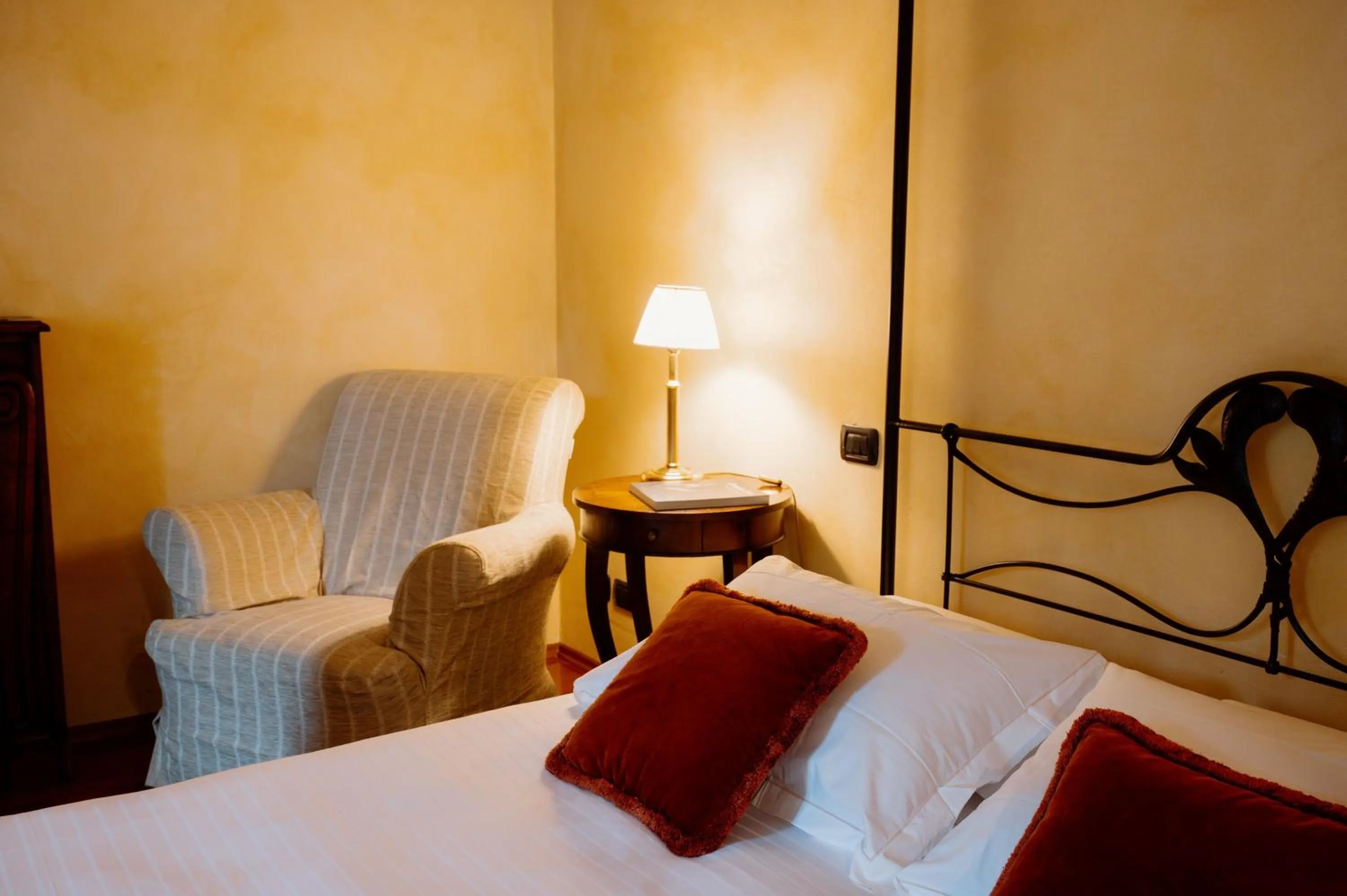 Bed in Hotel Casa Pavesi