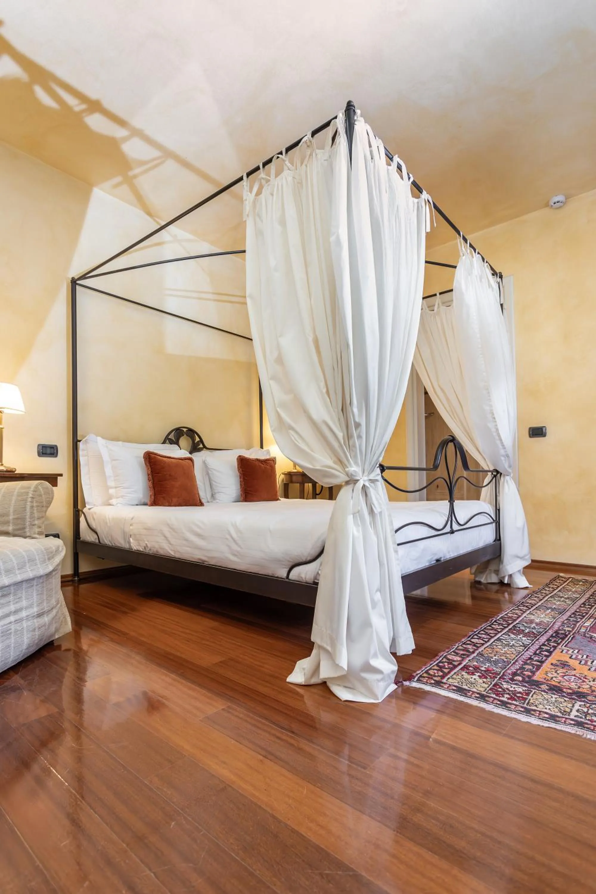 Bed in Hotel Casa Pavesi