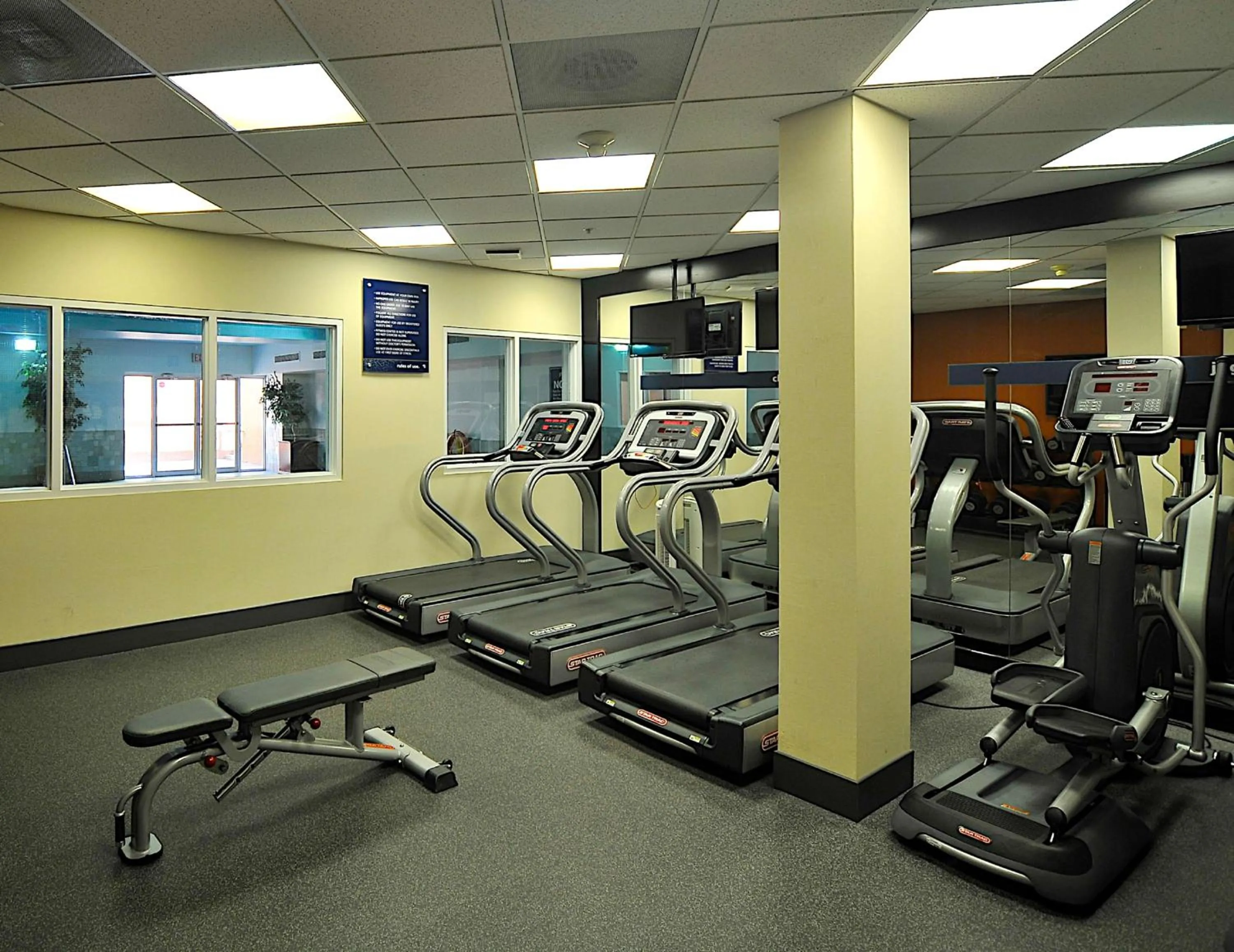 Fitness centre/facilities in Hampton Inn & Suites by Hilton Calgary-Airport