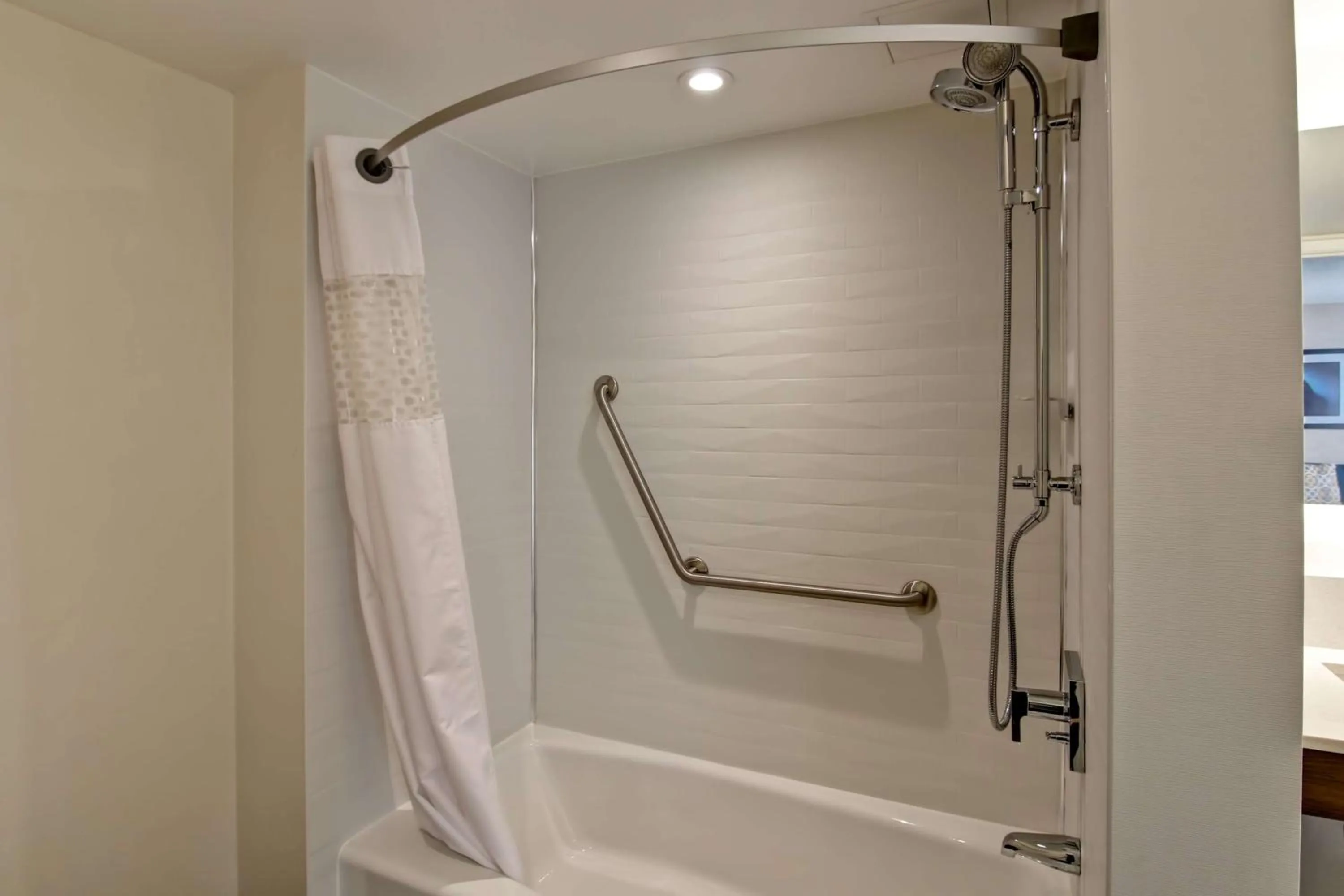 Bathroom in Hampton Inn & Suites by Hilton Calgary-Airport