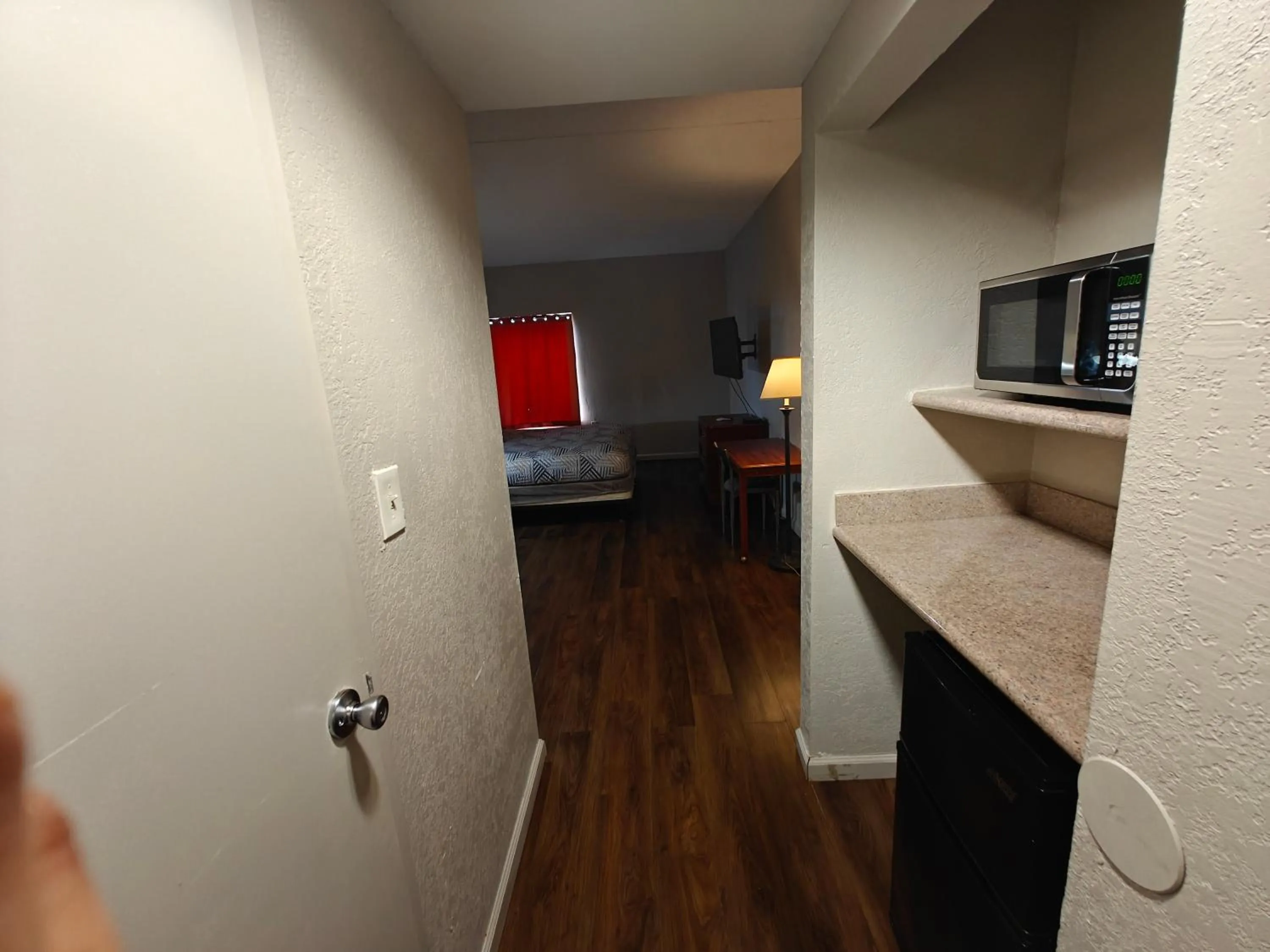 Kitchen or kitchenette, Bed in Budgetel Inns & Suites - Atlanta Galleria Stadium