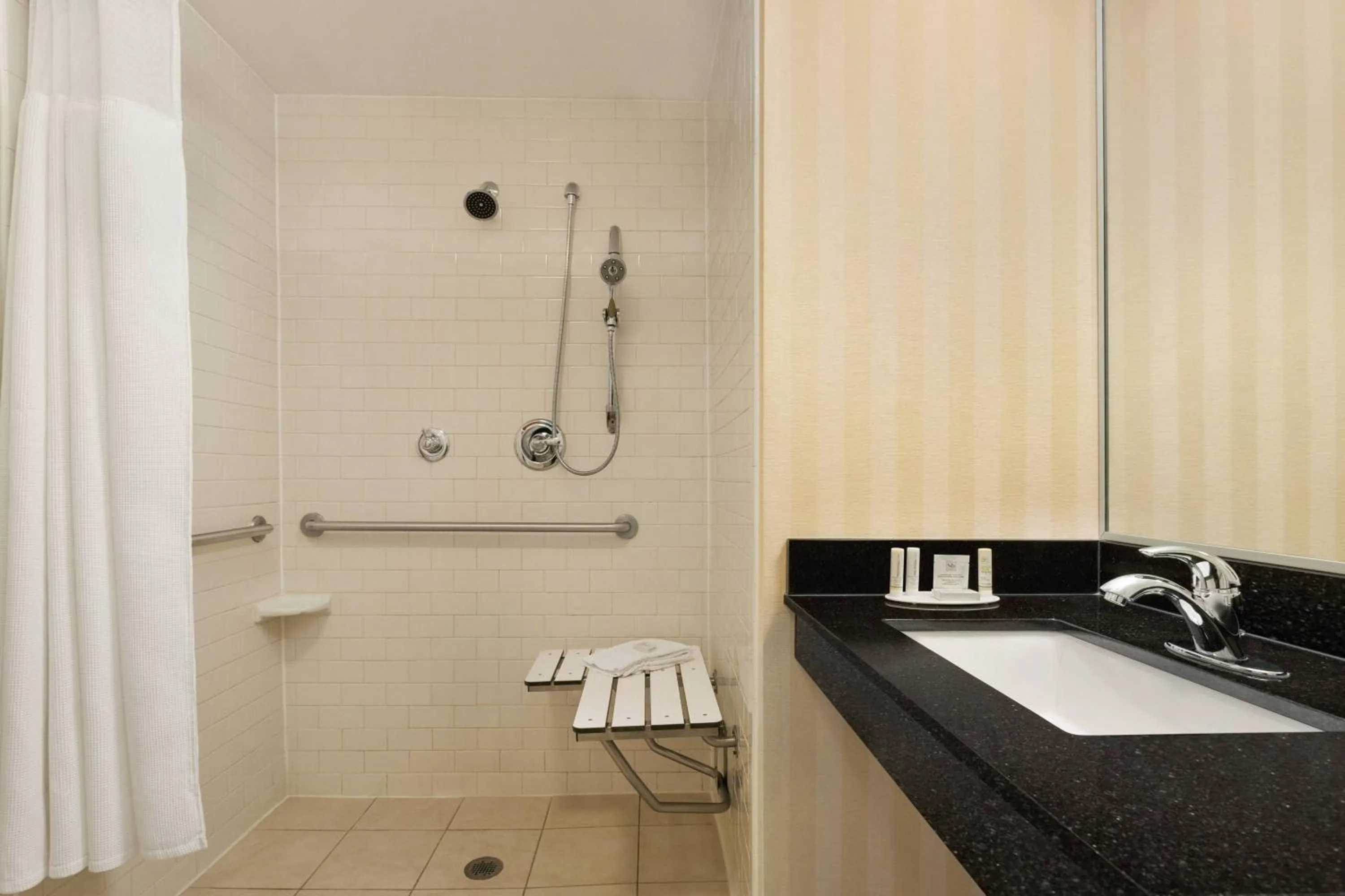 Bathroom in Fairfield Inn & Suites by Marriott Tupelo