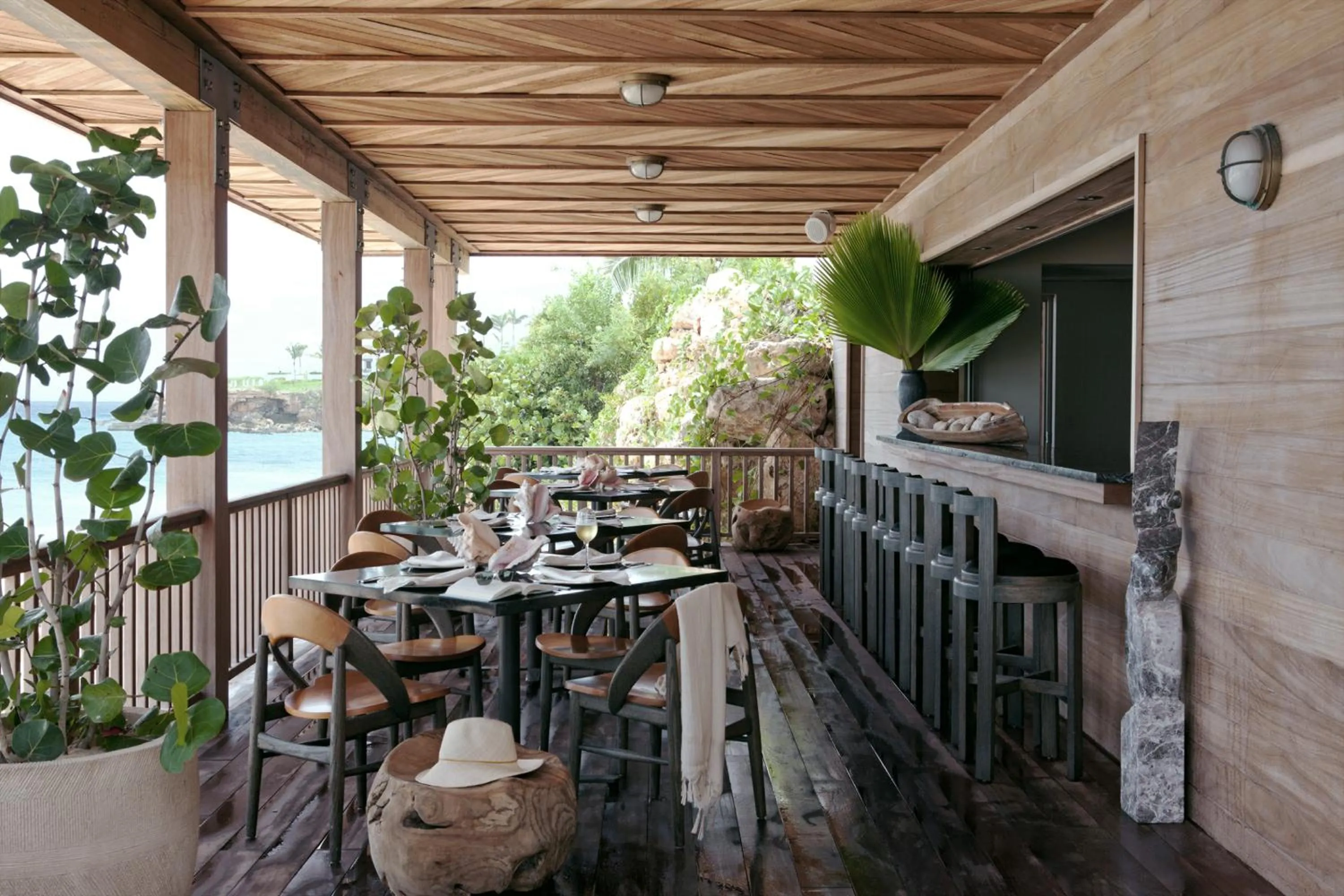 Lounge or bar in Four Seasons Resort and Residences Anguilla