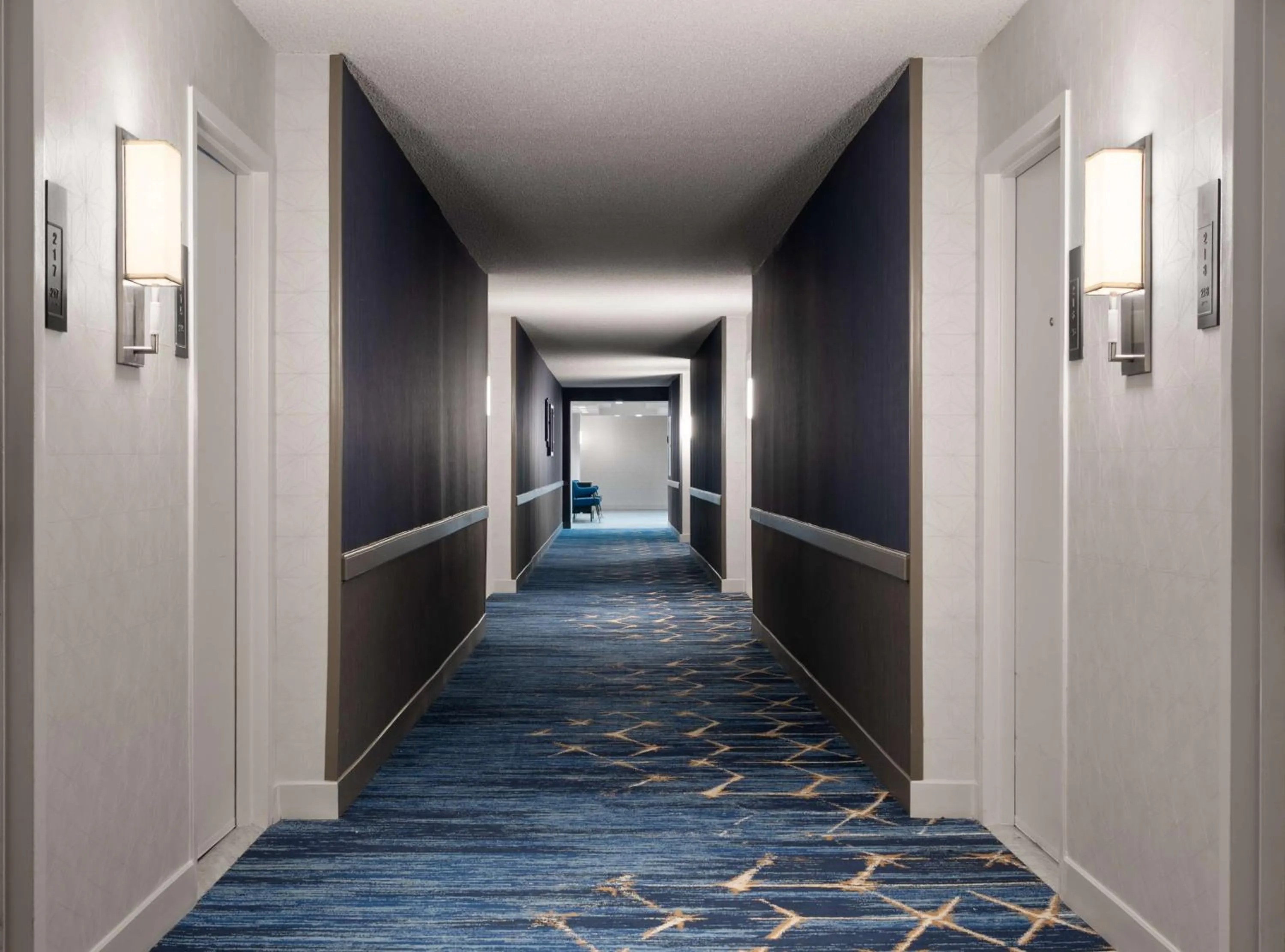 Property building, Bed in DoubleTree By Hilton Baltimore North Pikesville