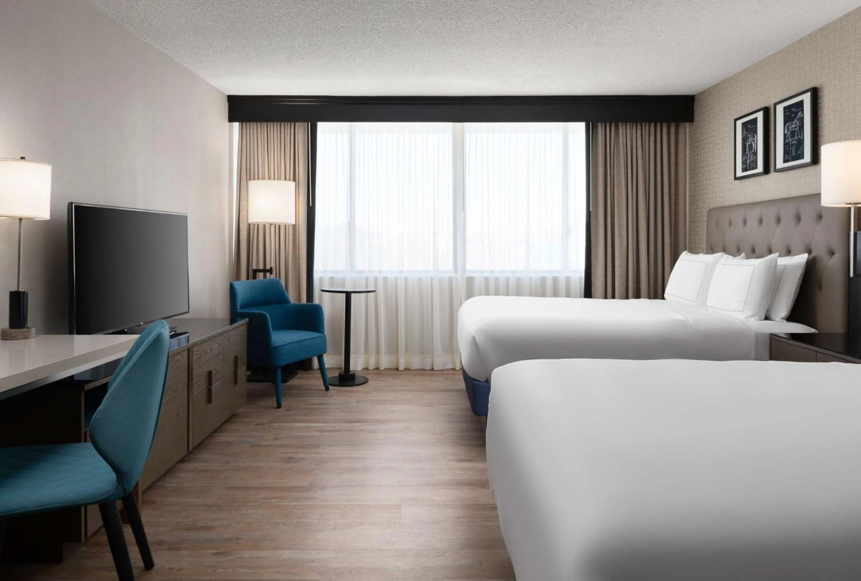 Bedroom, Bed in DoubleTree By Hilton Baltimore North Pikesville