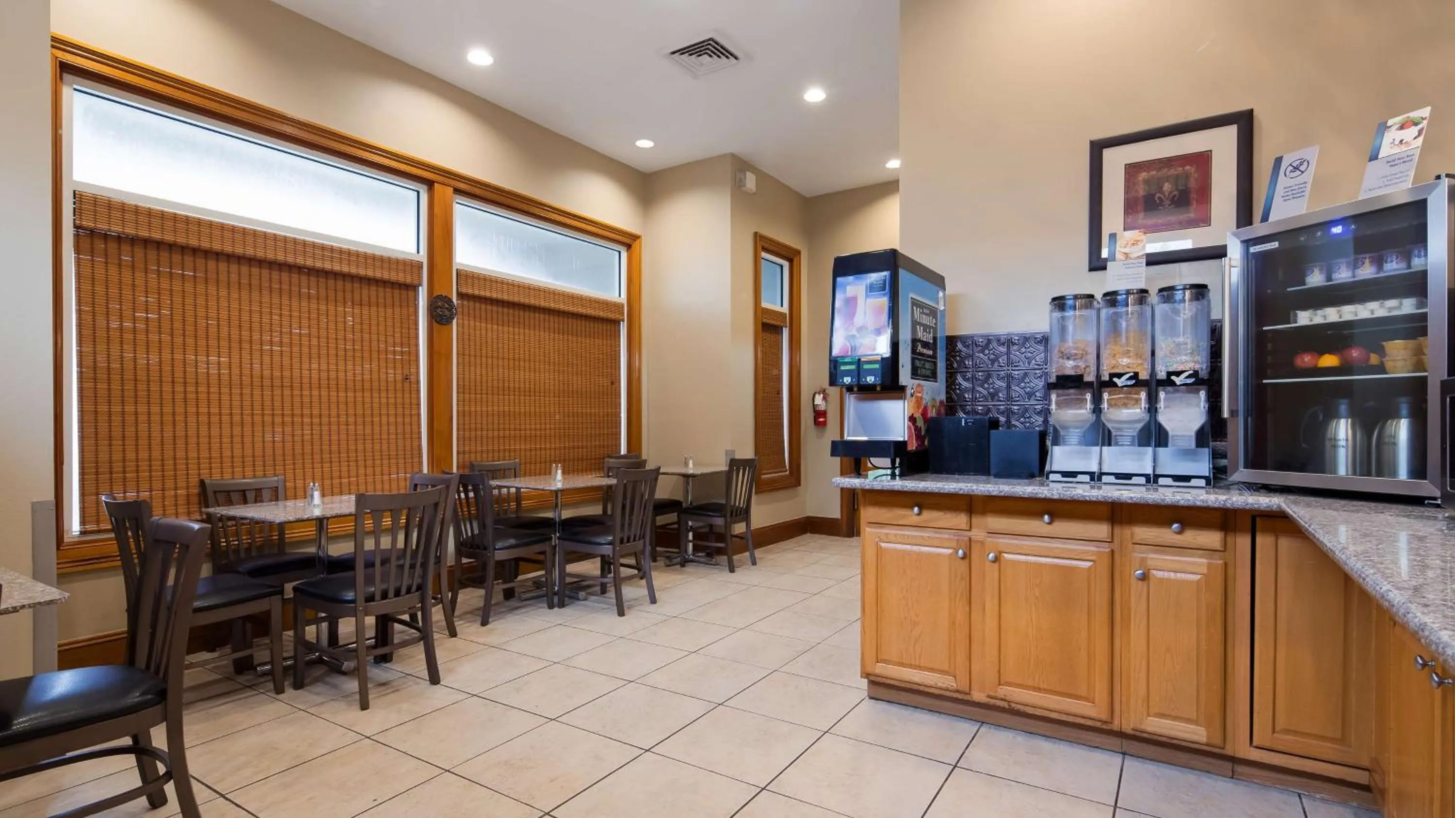 Breakfast in SureStay Plus by Best Western Covington