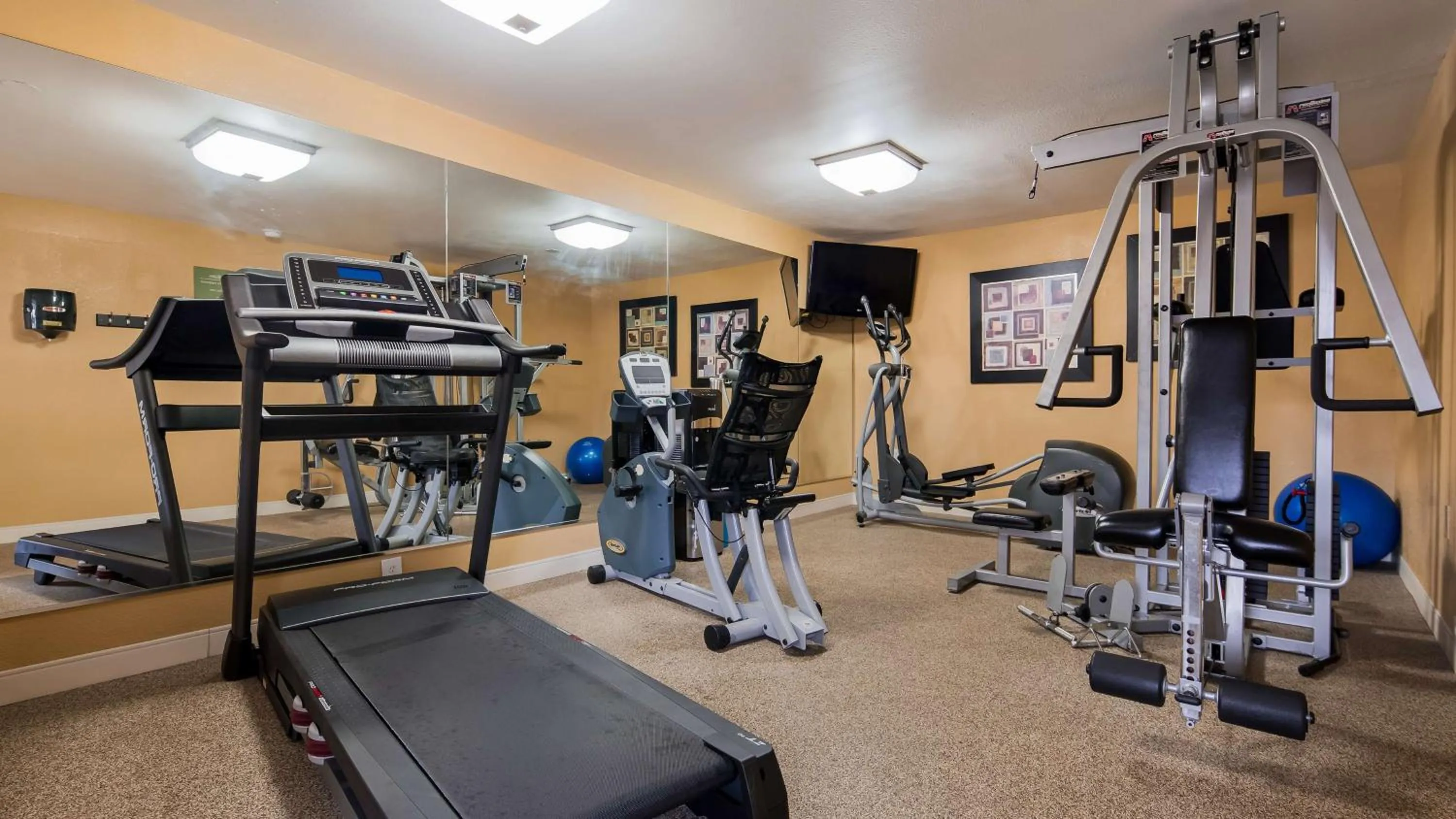 Spa and wellness centre/facilities in SureStay Plus by Best Western Covington