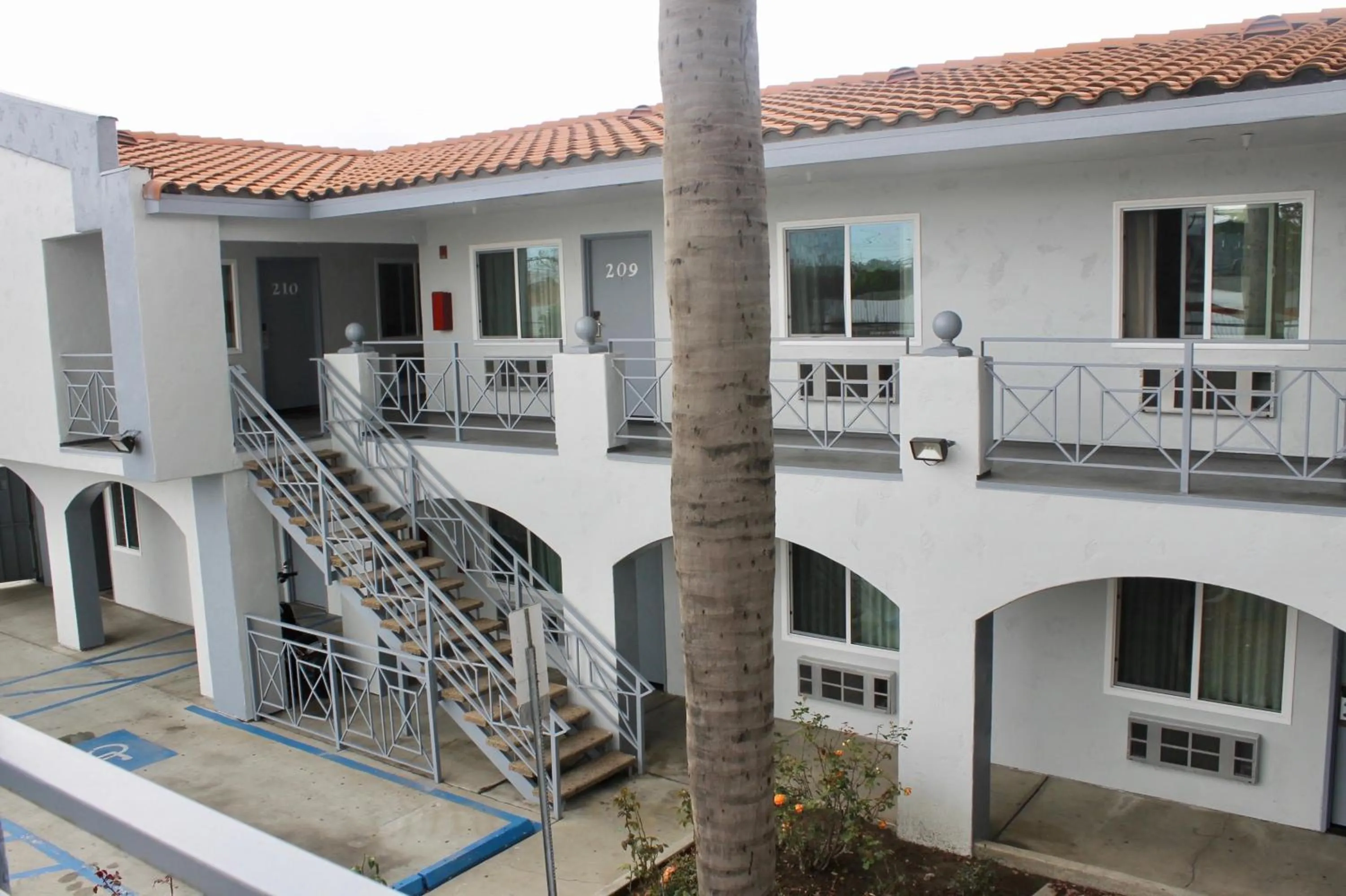 Property building in Crescent Inn