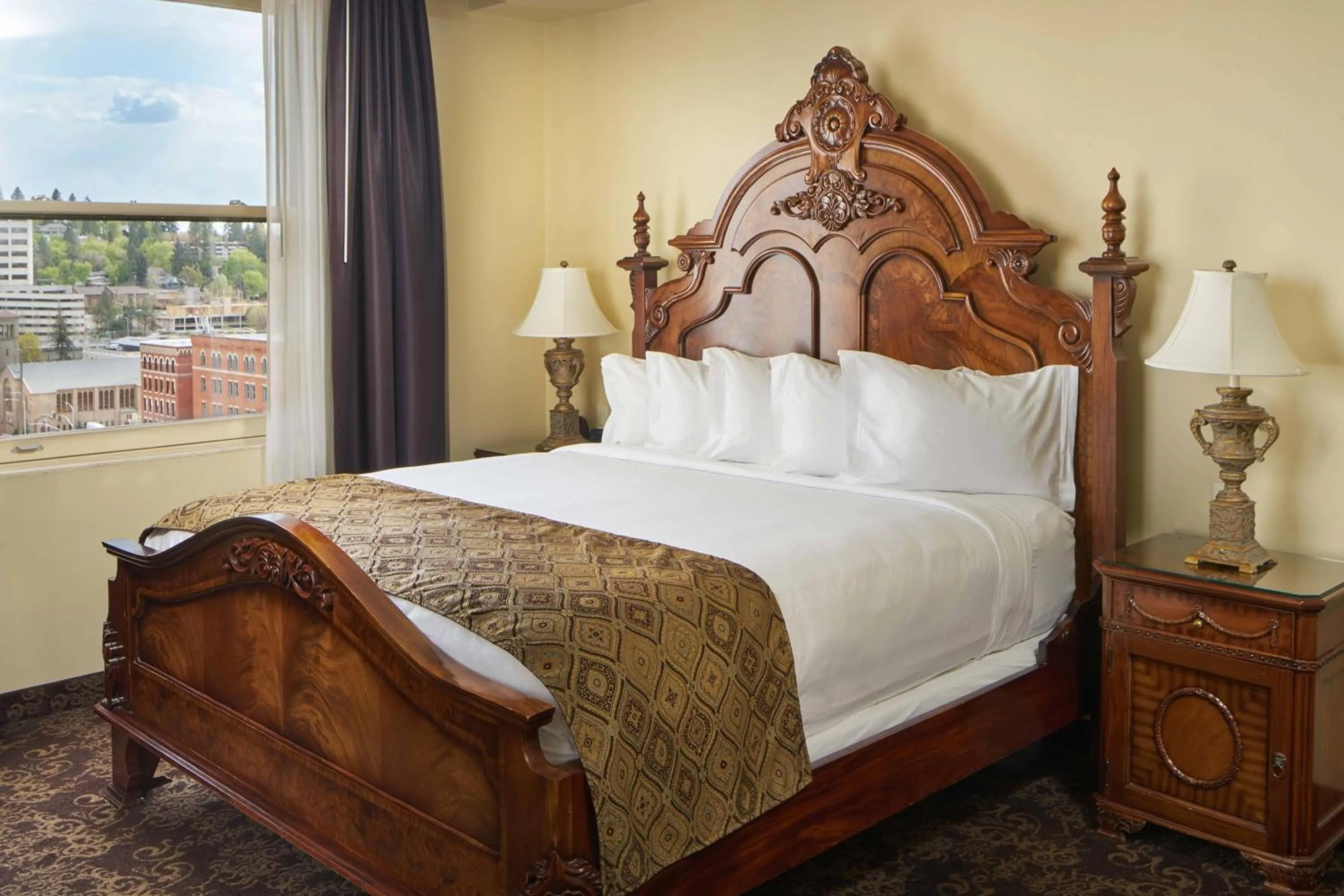 Bedroom, Bed in Davenport Hotel, Autograph Collection