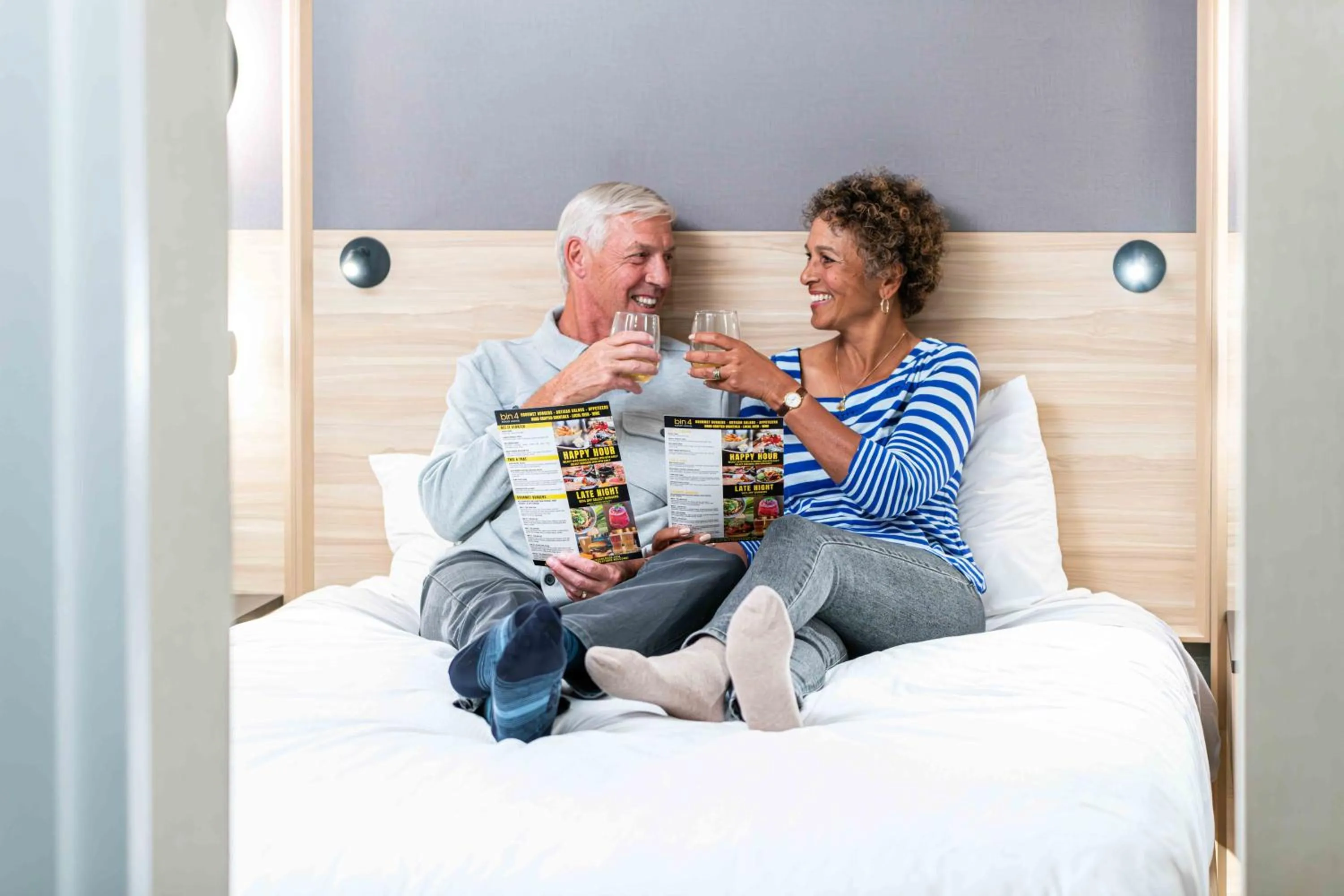 Restaurant/places to eat, Bed in Accent Inns Burnaby