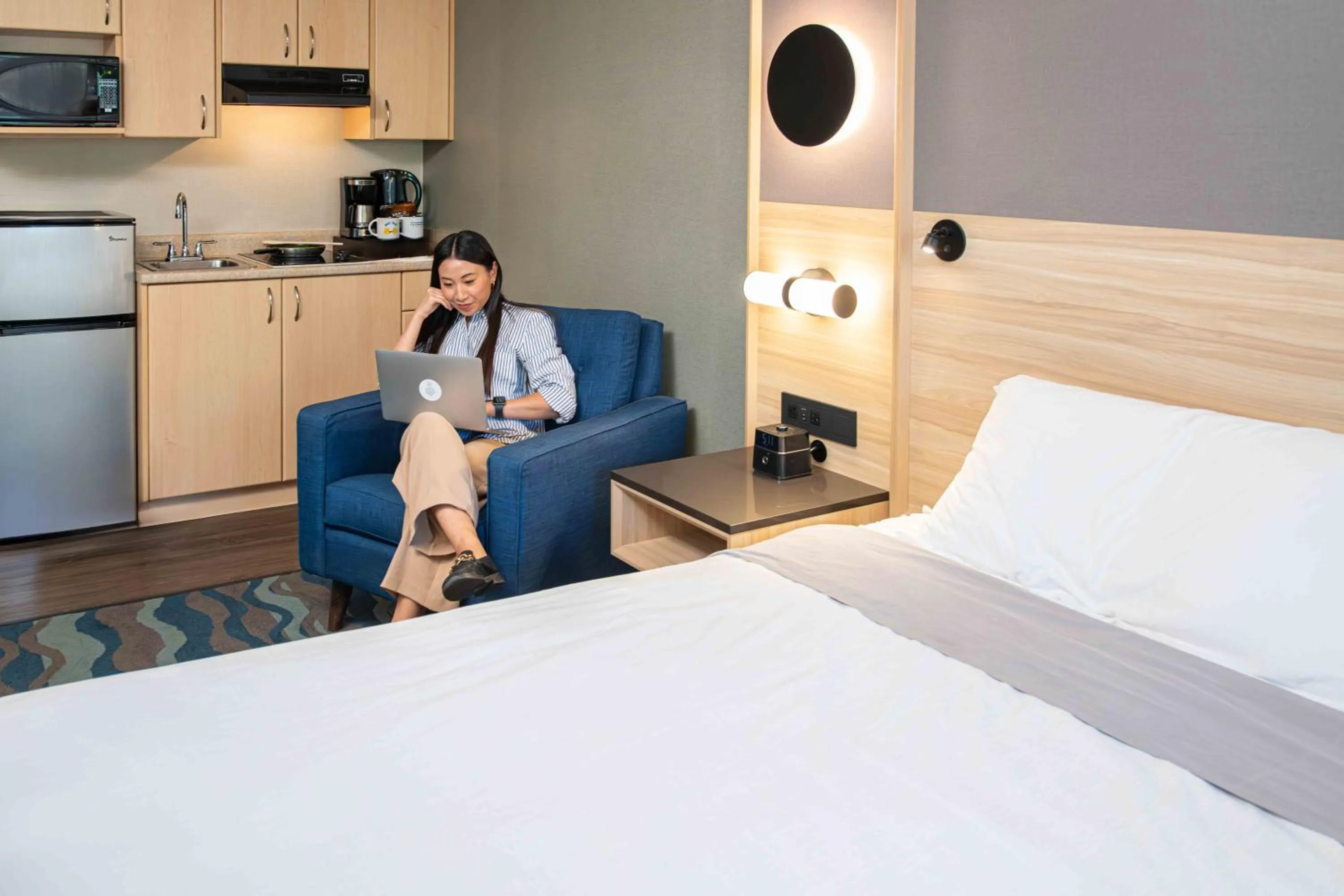 Bed in Accent Inns Burnaby