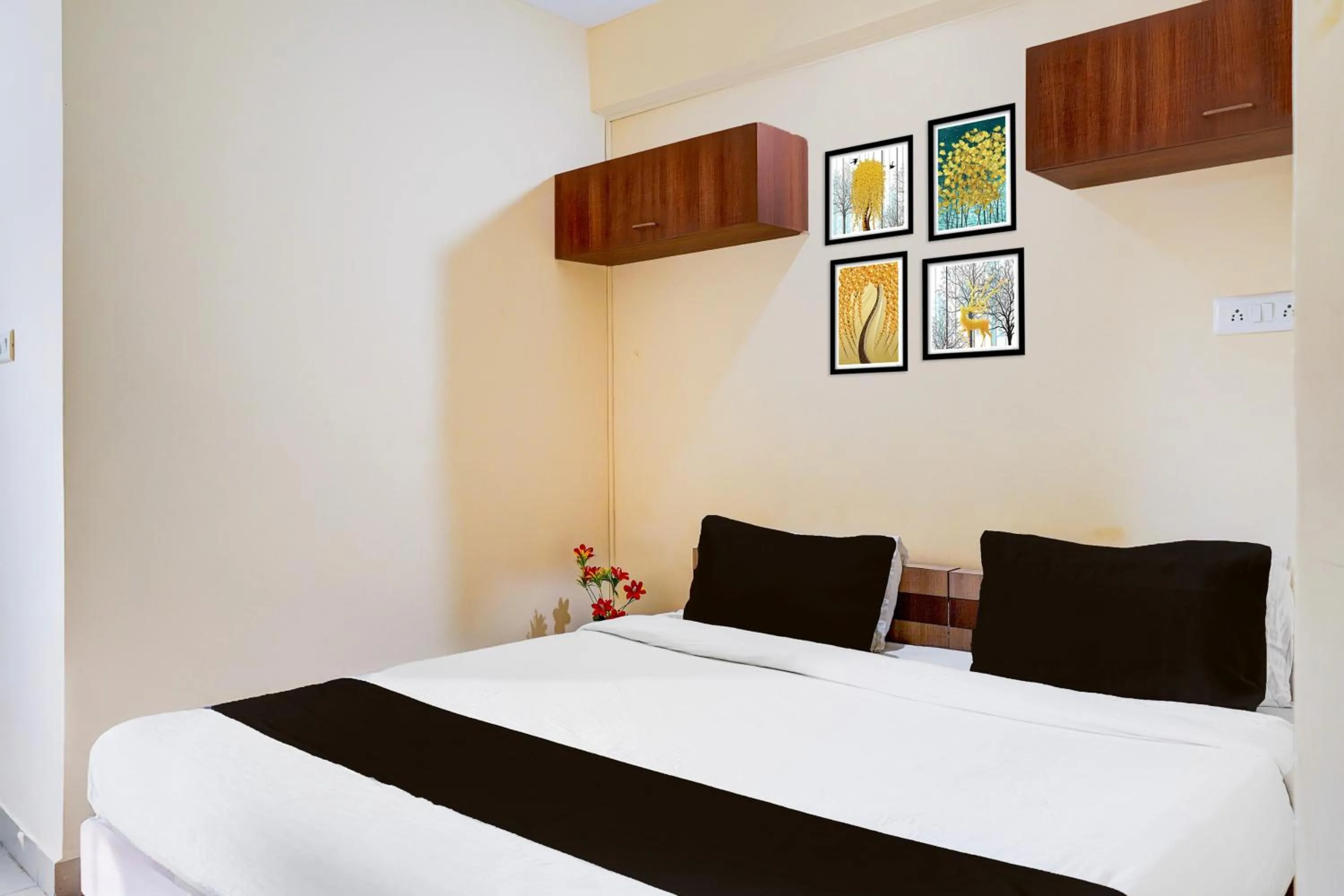 Bedroom, Bed in Super Hotel O Bellandur Bangalore