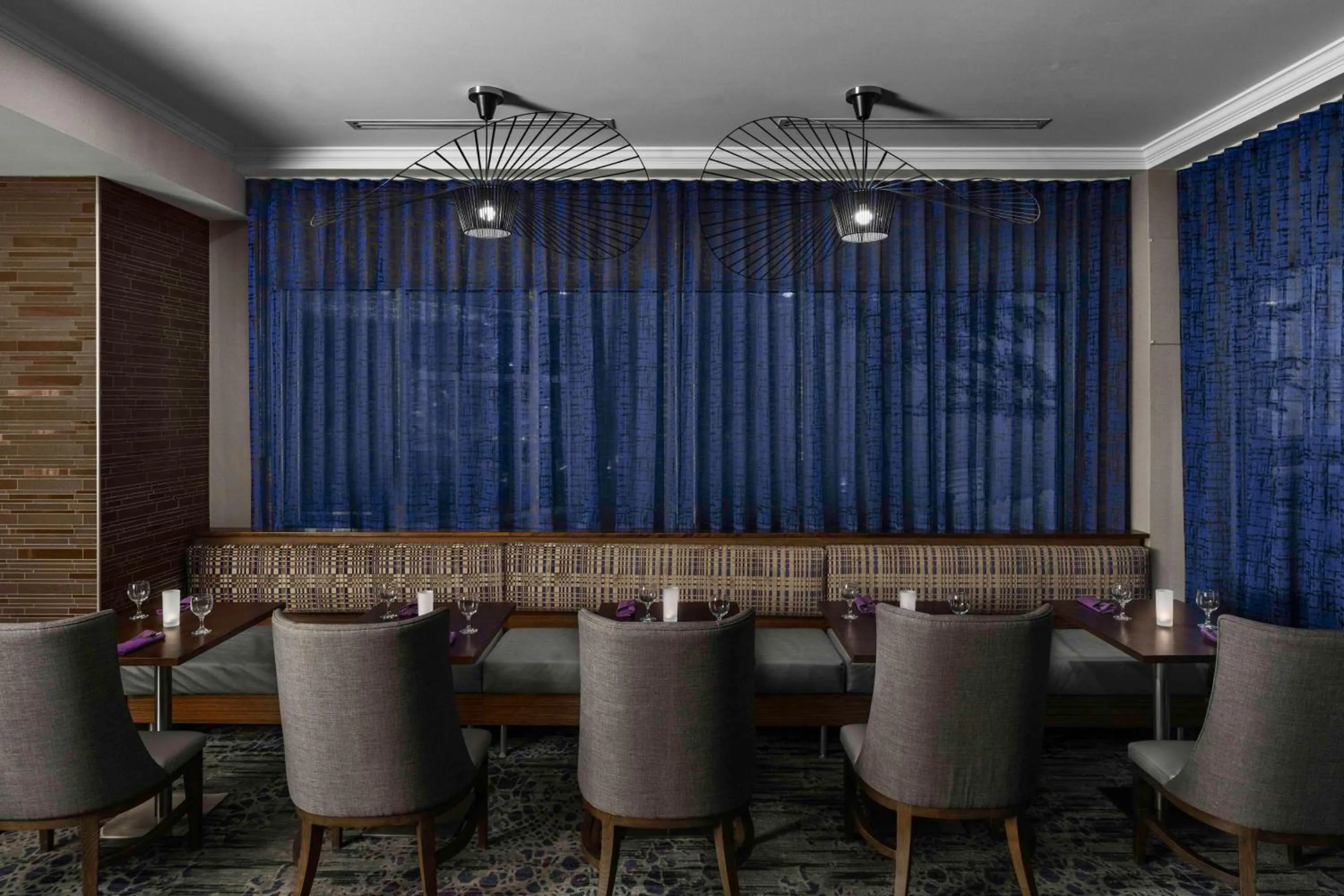 Restaurant/places to eat in Hilton Garden Inn Calgary Airport