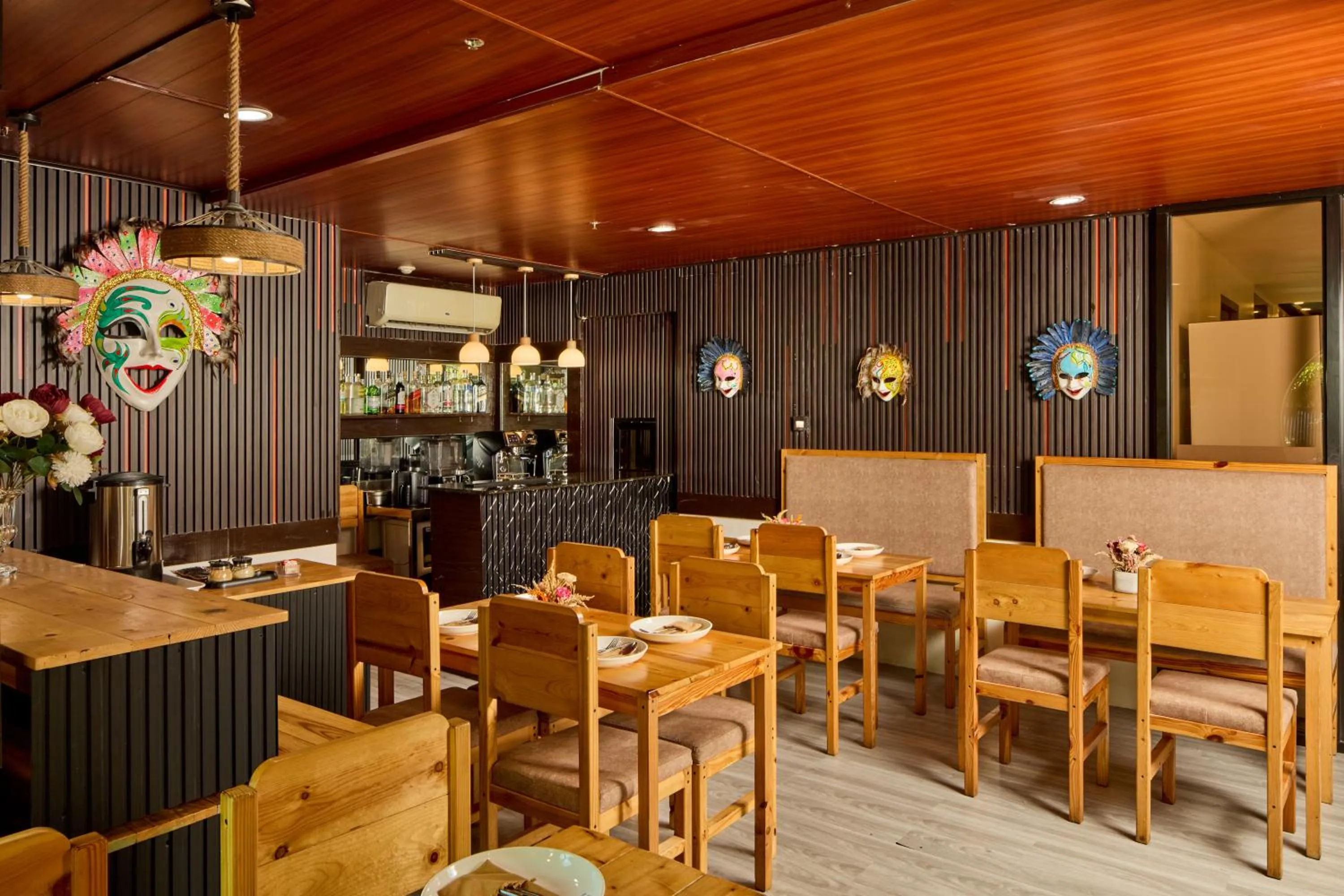 Restaurant/places to eat in Go Hotels Plus Bacolod - Newly Renovated