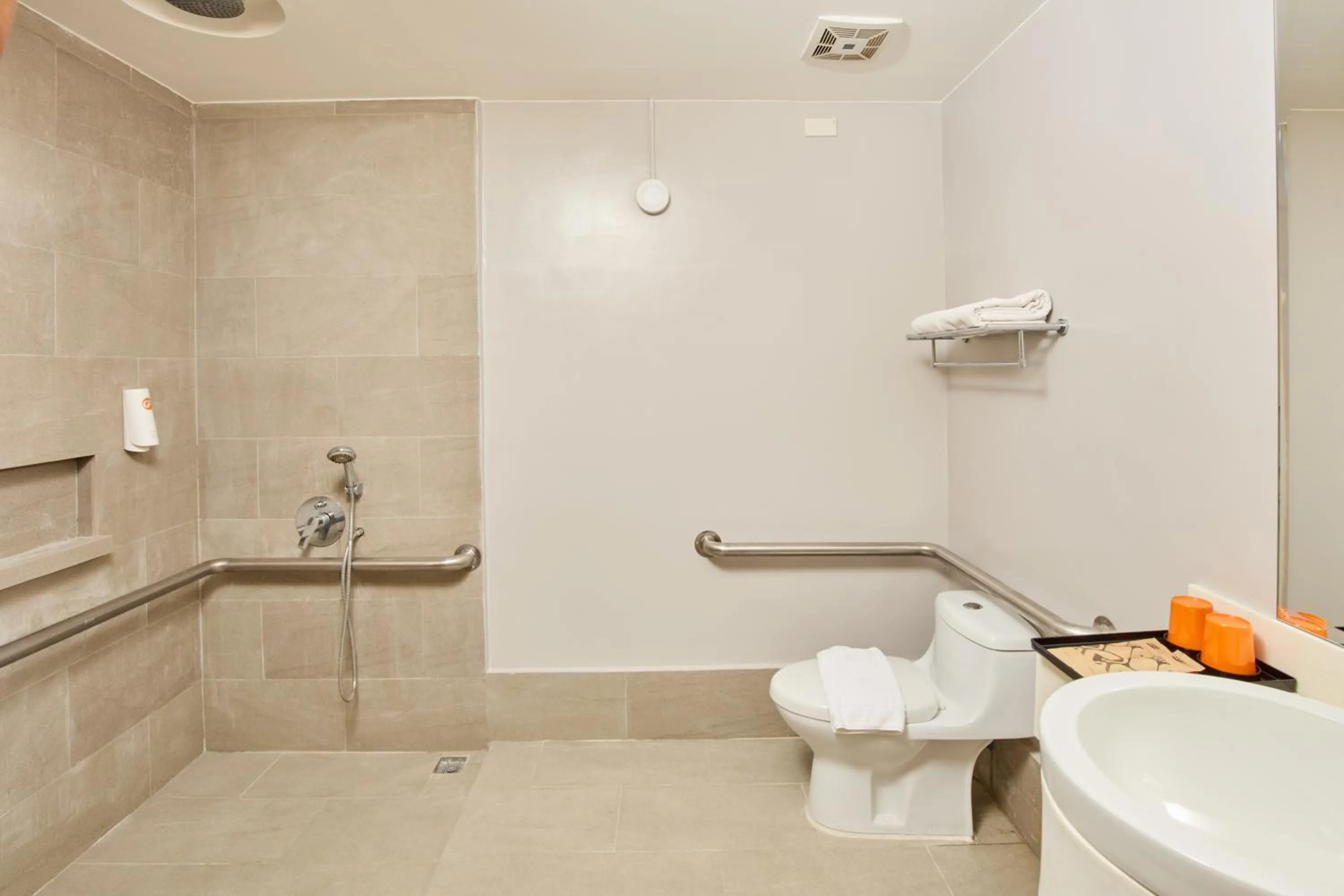 Bathroom in Go Hotels Plus Bacolod - Newly Renovated