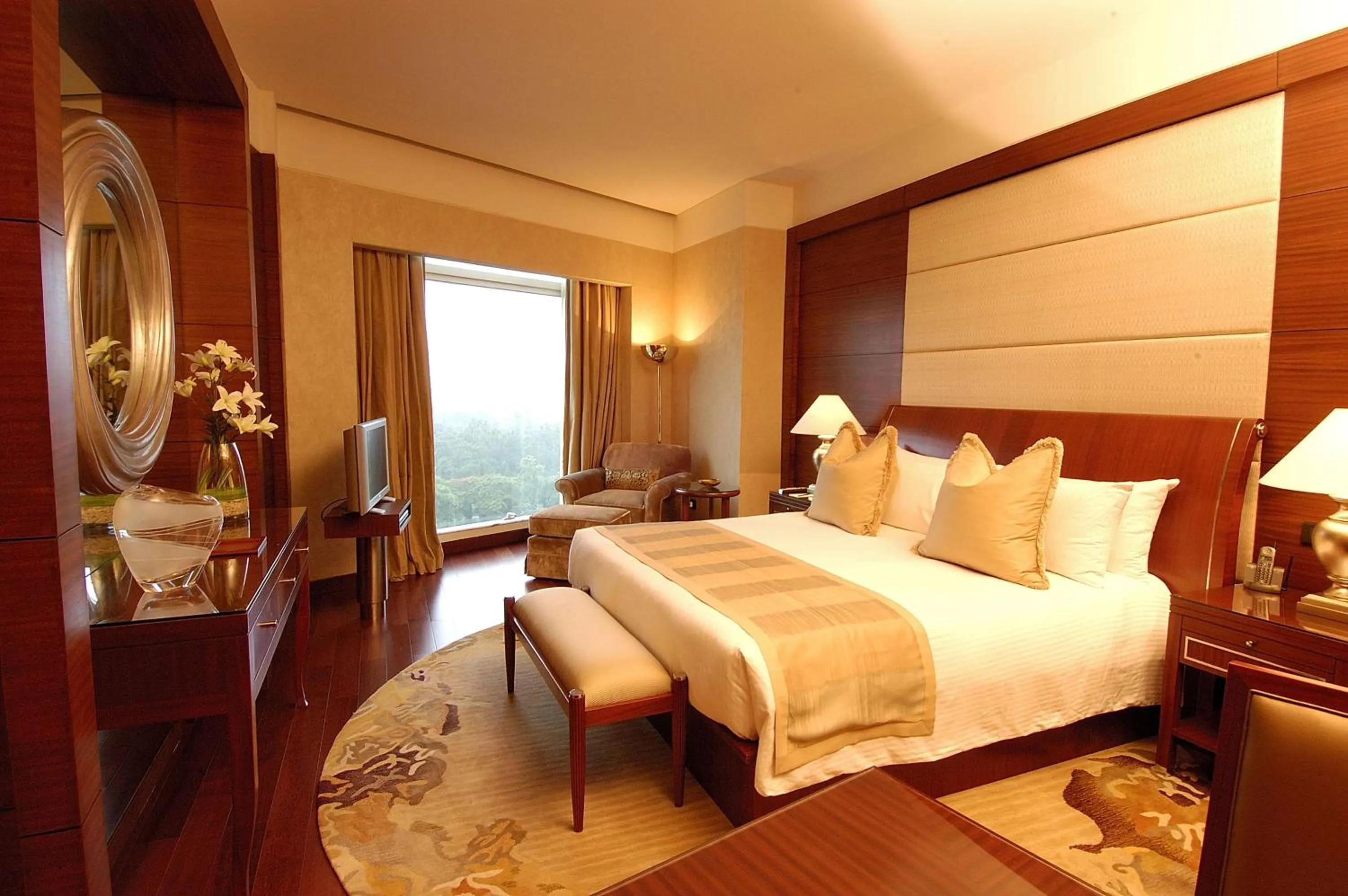 Photo of the whole room, Bed in Hyatt Regency Kolkata