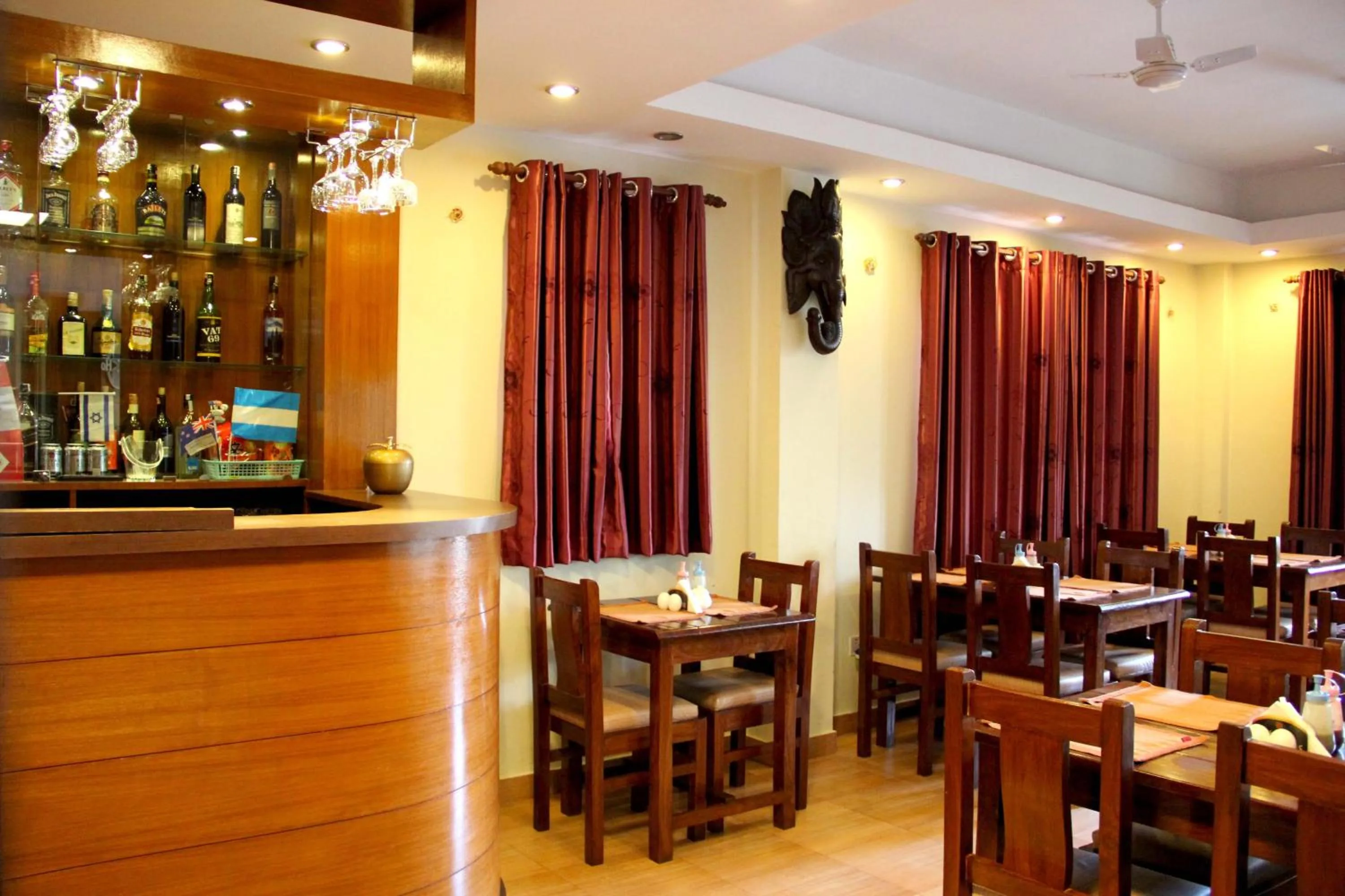 Restaurant/places to eat in Hotel Tara