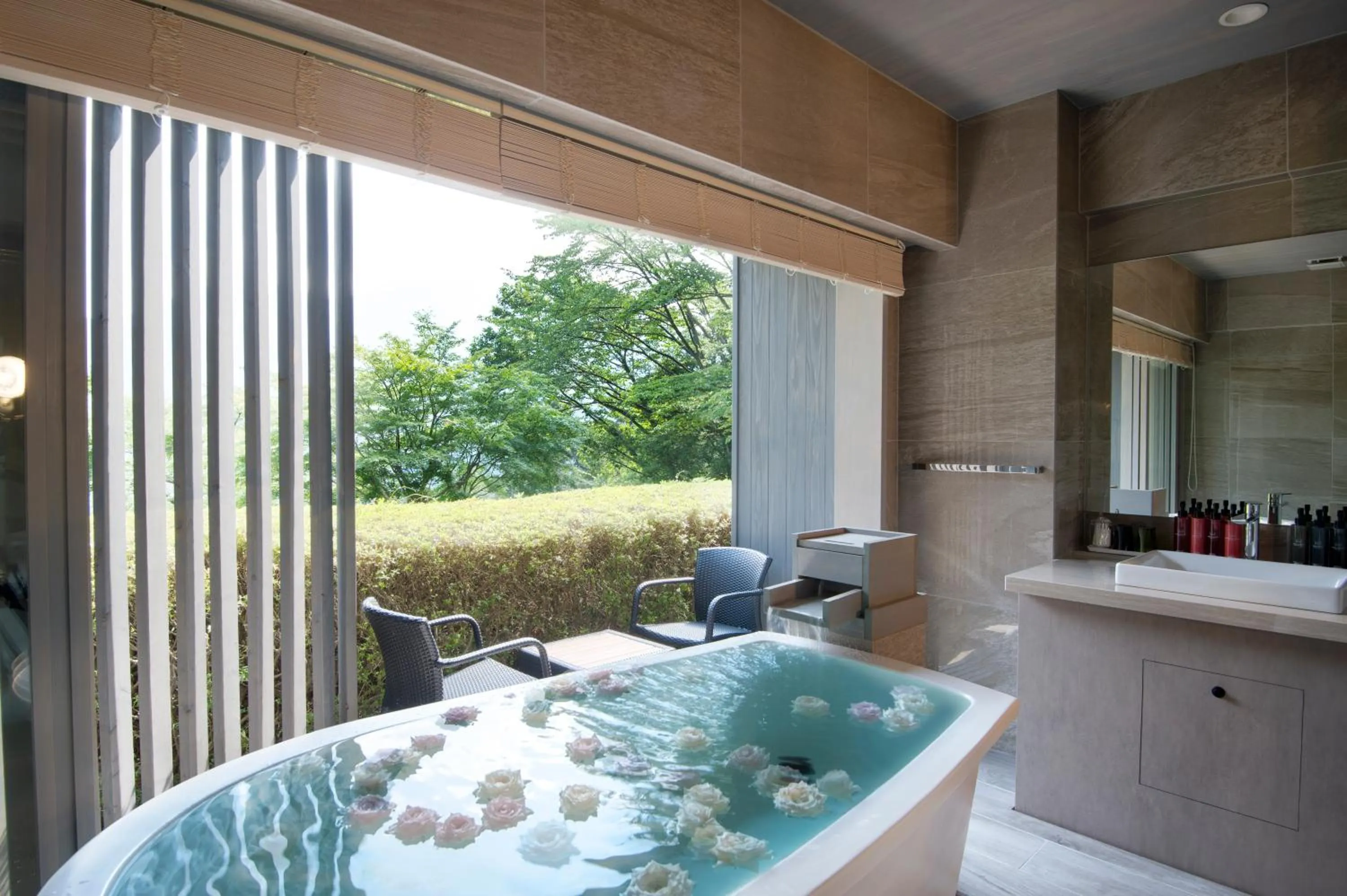 Open Air Bath in Hakone Elecasa Hotel and Spa