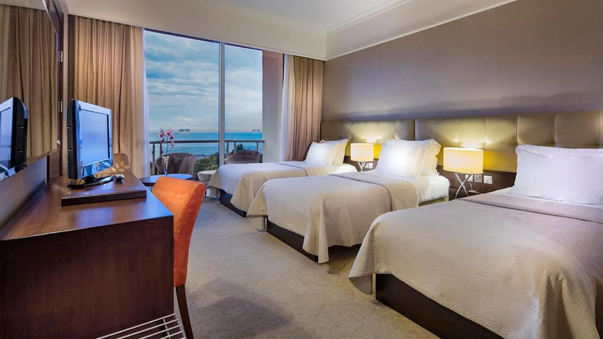 Photo of the whole room, Bed in Acapulco Resort Hotel