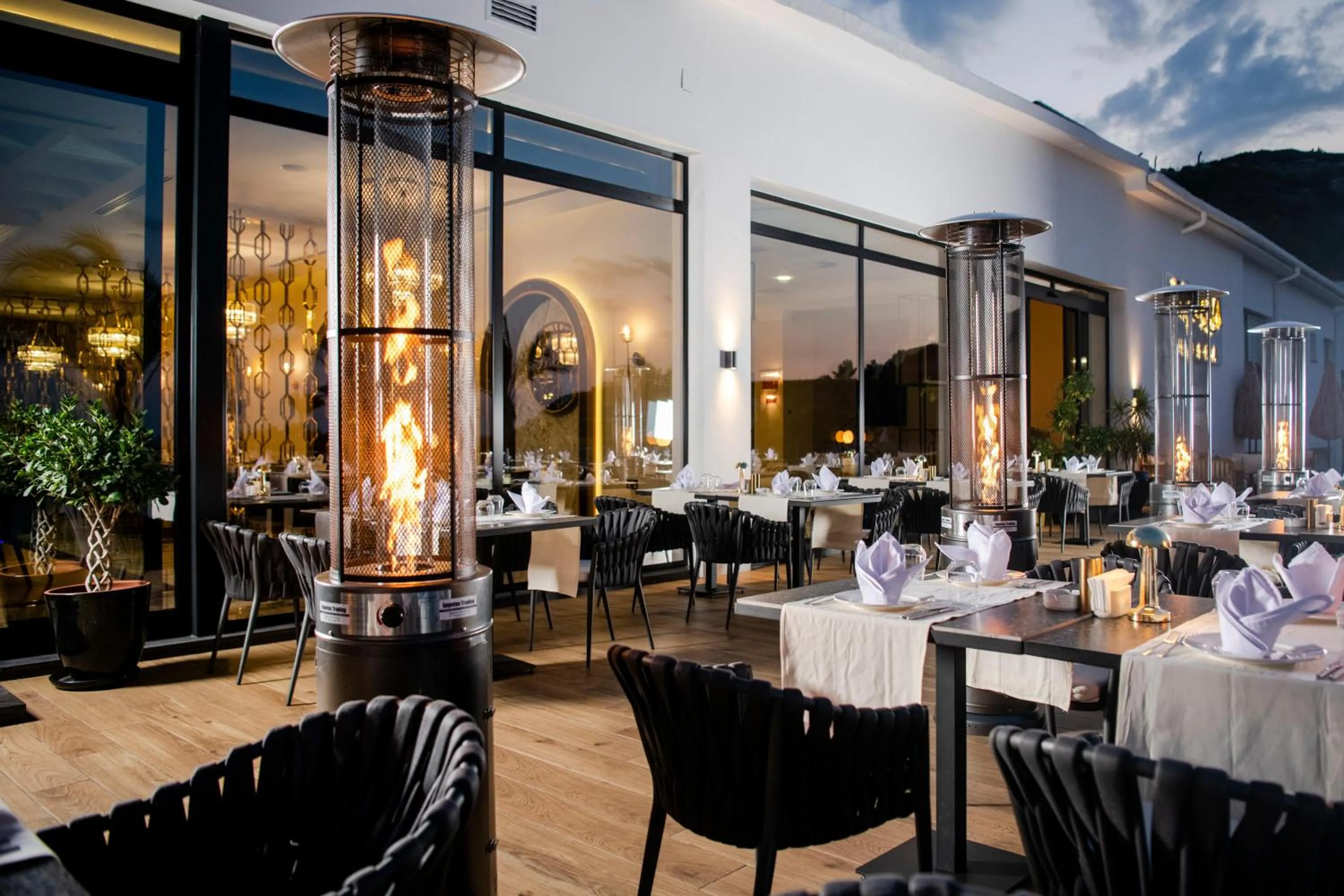 Restaurant/places to eat in Acapulco Resort Hotel