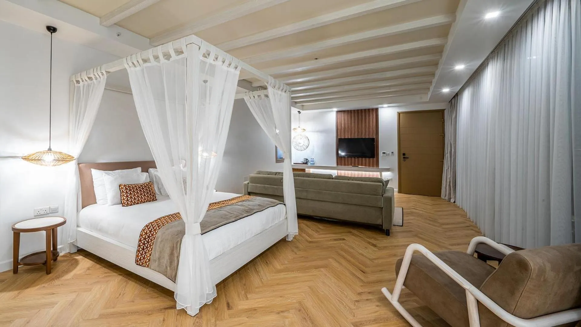 Photo of the whole room, Bed in Acapulco Resort Hotel