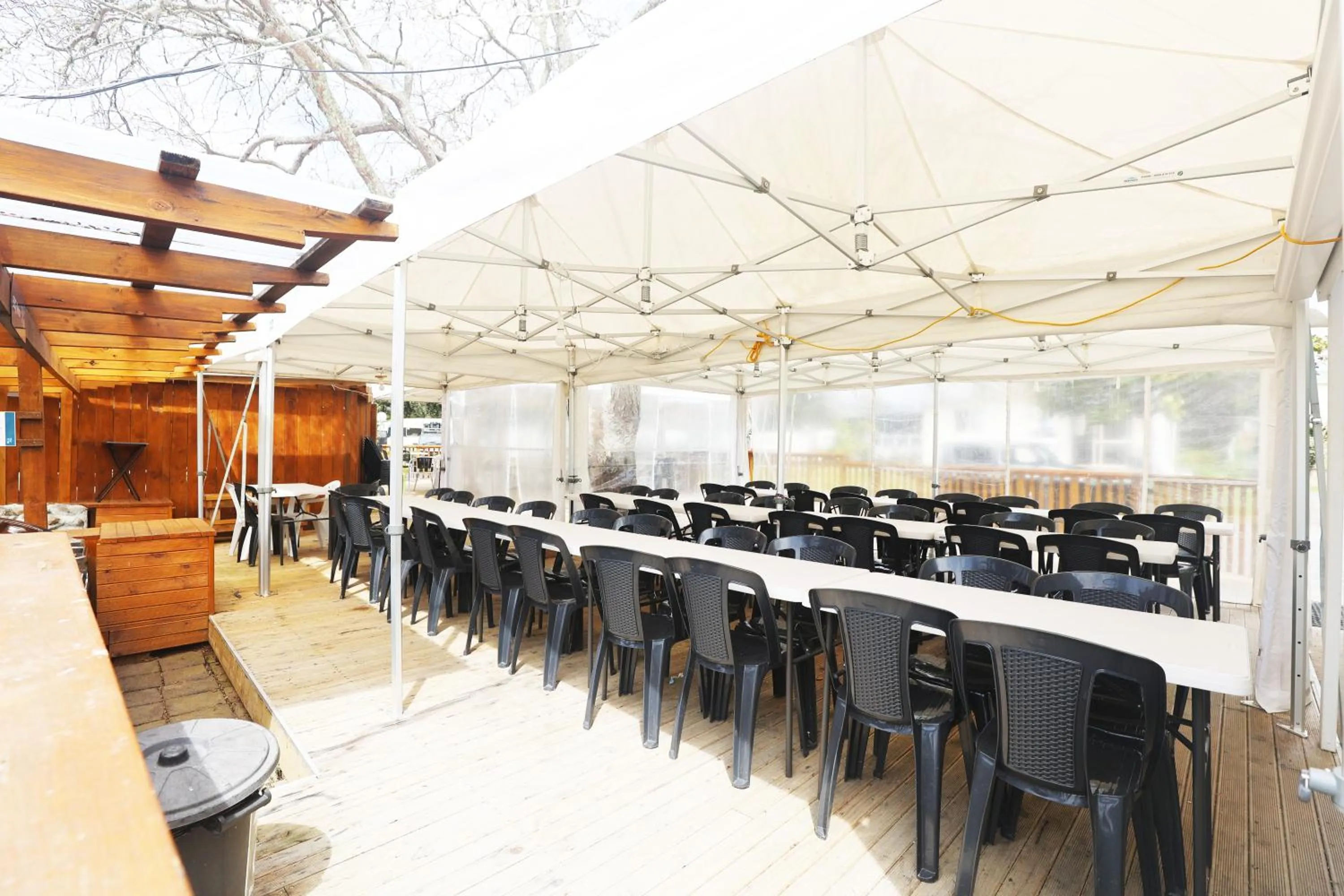 Dining area in Orere Point TOP 10 Holiday Park