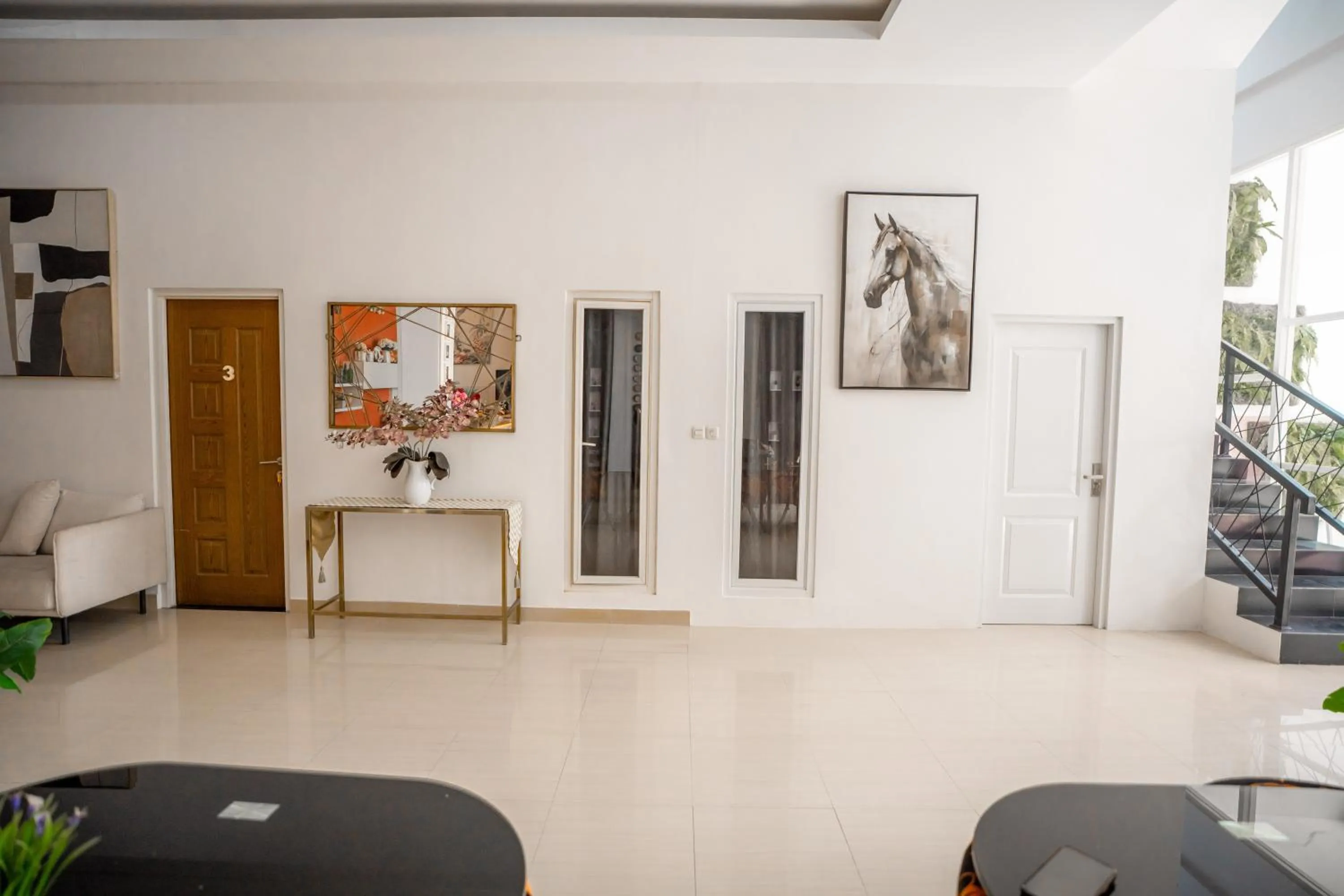 Lobby or reception in Hotel Pratisarawirya by The Loka