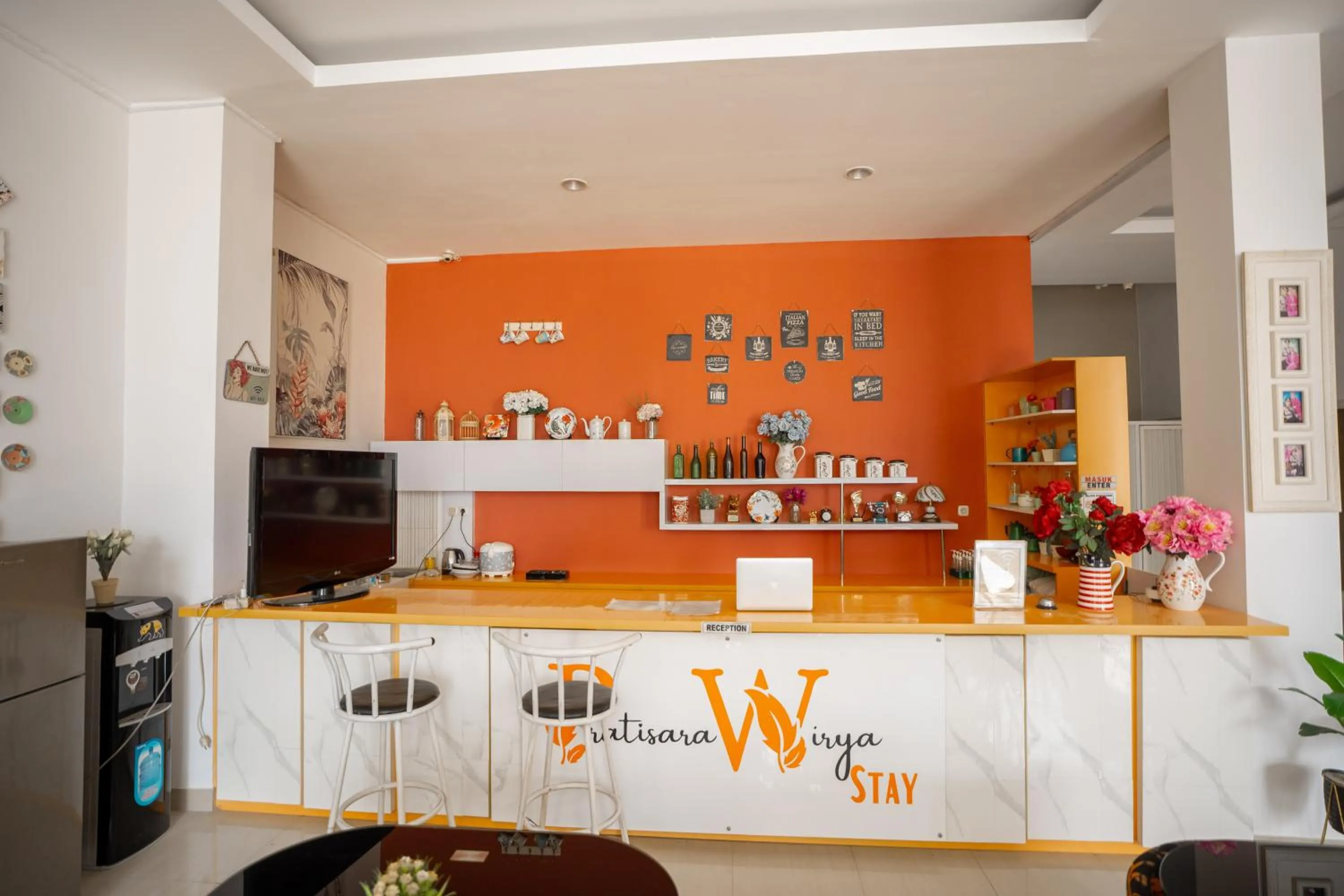 Lobby or reception in Hotel Pratisarawirya by The Loka