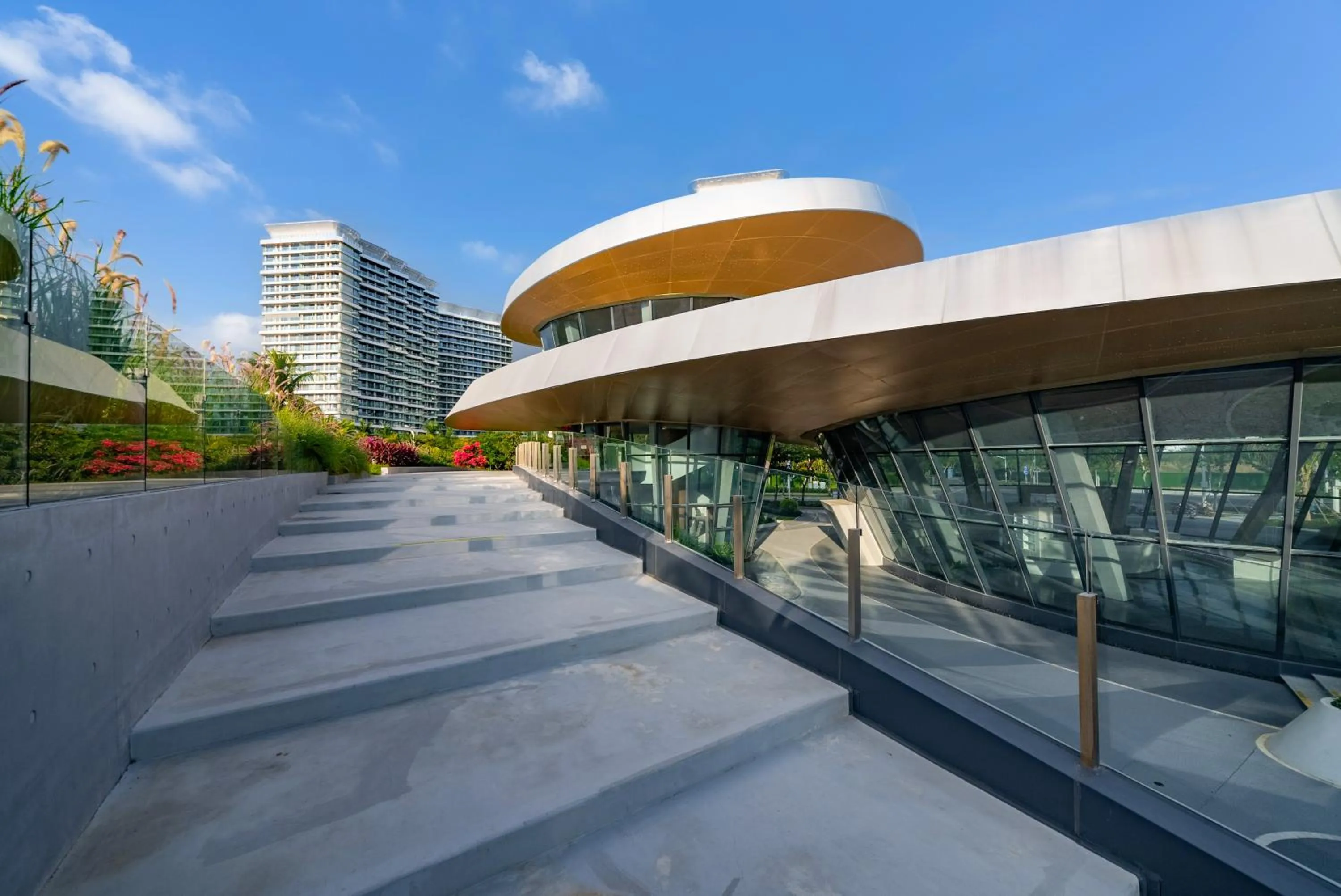 Property building in Elnob Seaview Aparthotel Hai Tang Bay Sanya