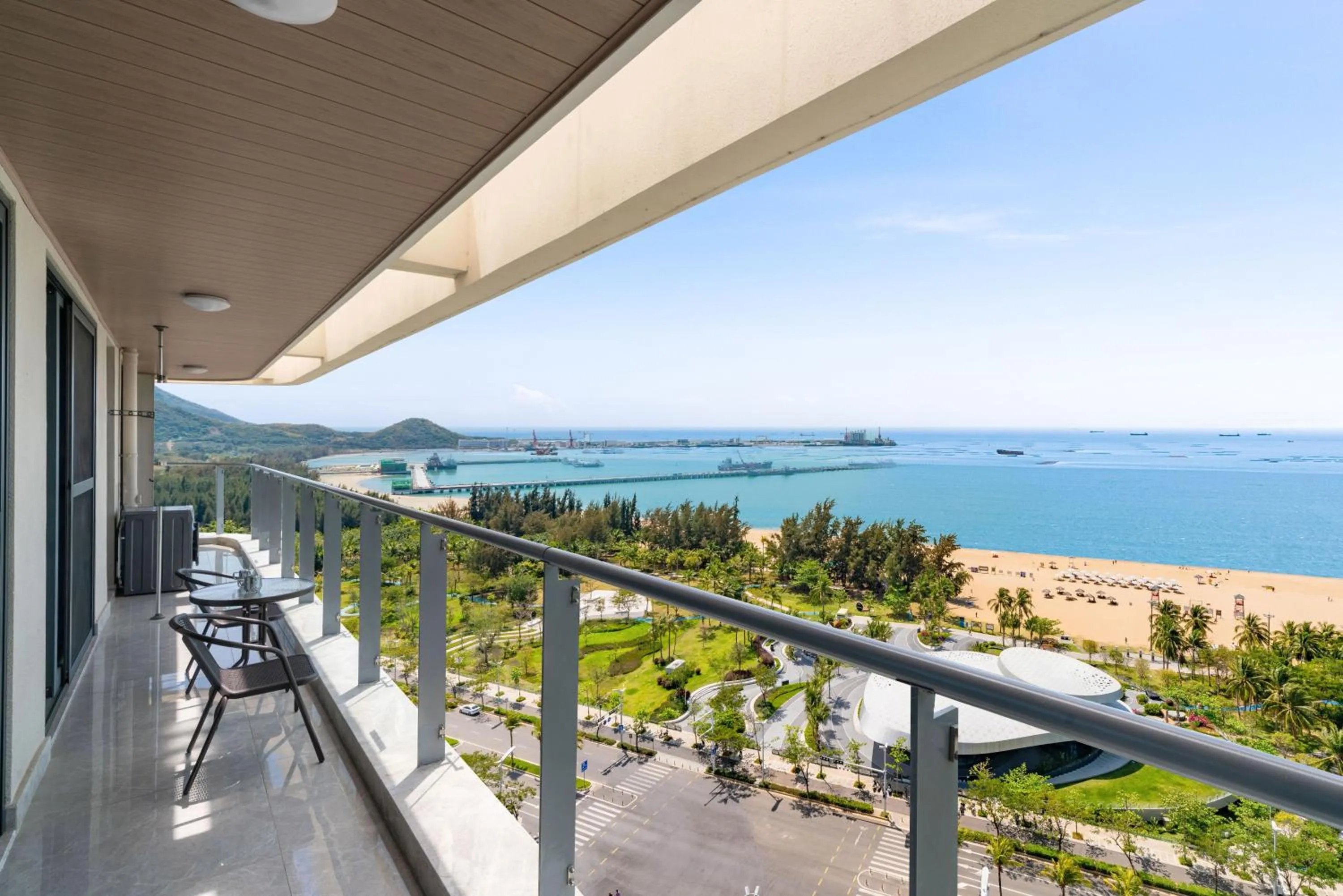 Balcony/Terrace in Elnob Seaview Aparthotel Hai Tang Bay Sanya