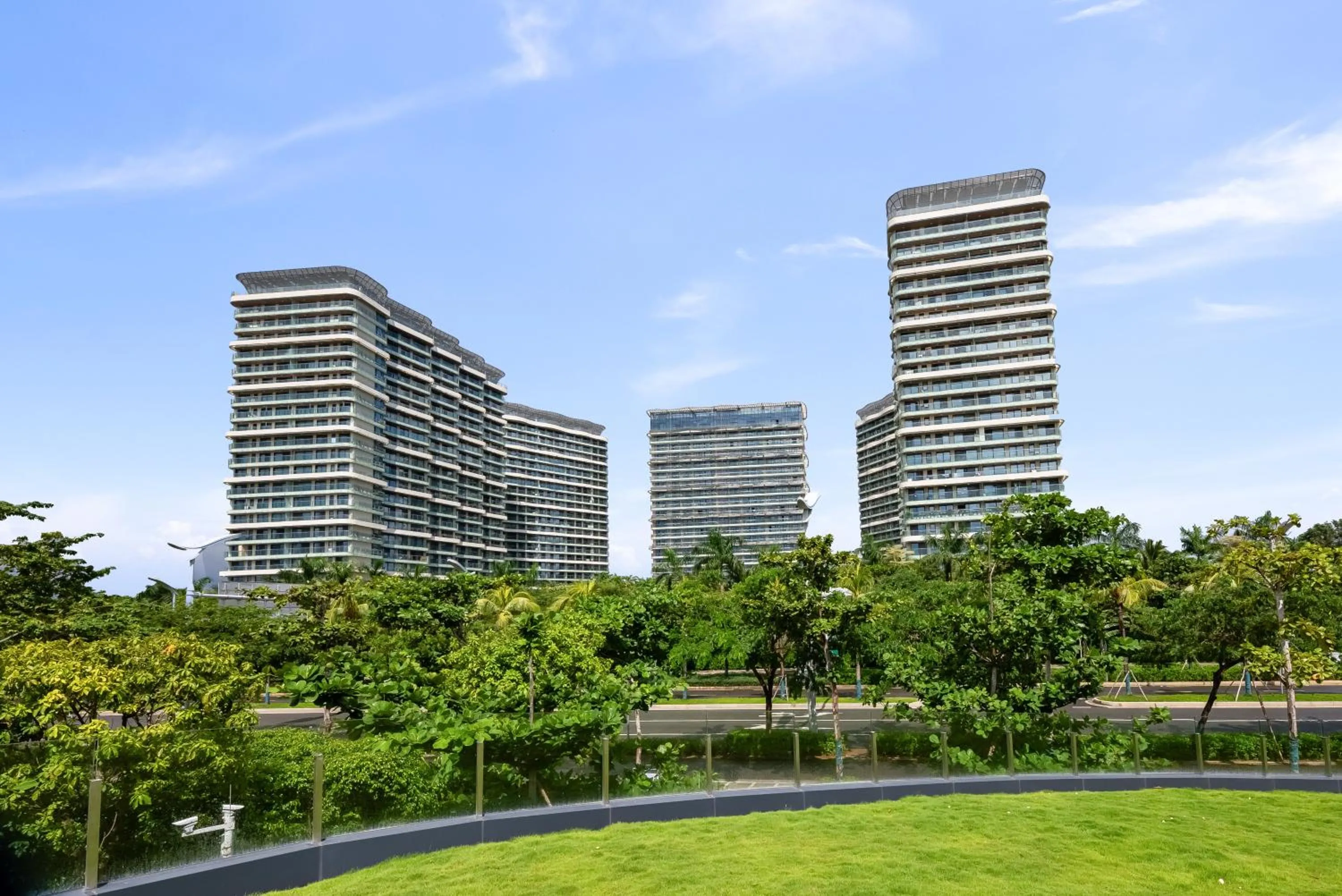 Property building in Elnob Seaview Aparthotel Hai Tang Bay Sanya