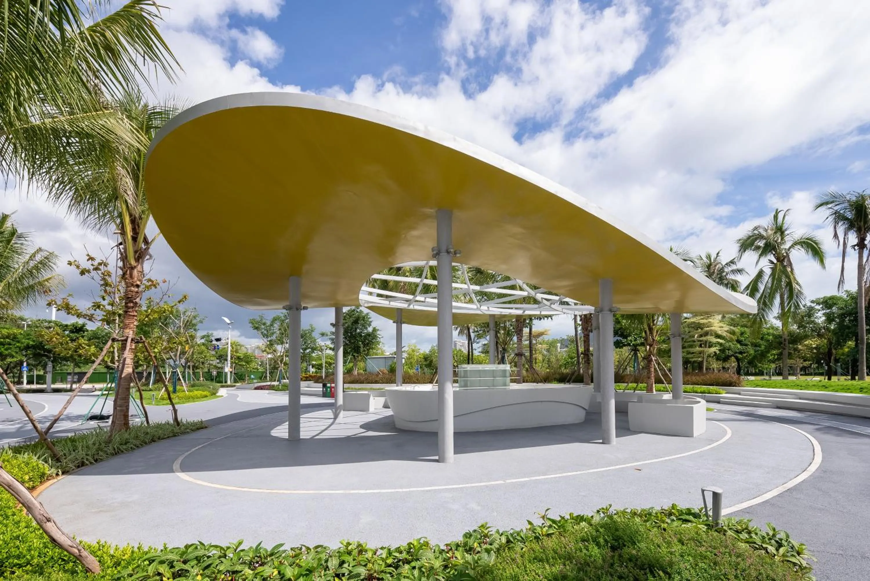 Garden in Elnob Seaview Aparthotel Hai Tang Bay Sanya