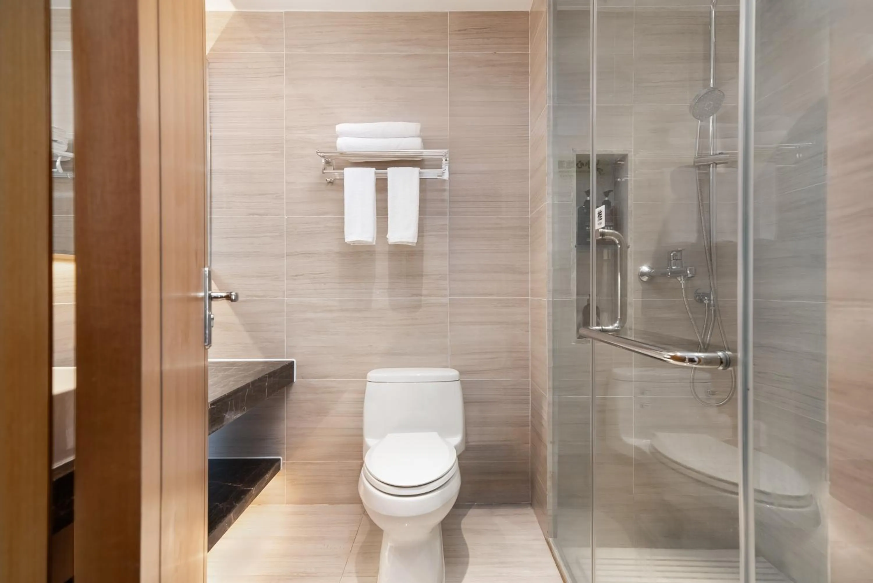 Shower in Elnob Seaview Aparthotel Hai Tang Bay Sanya