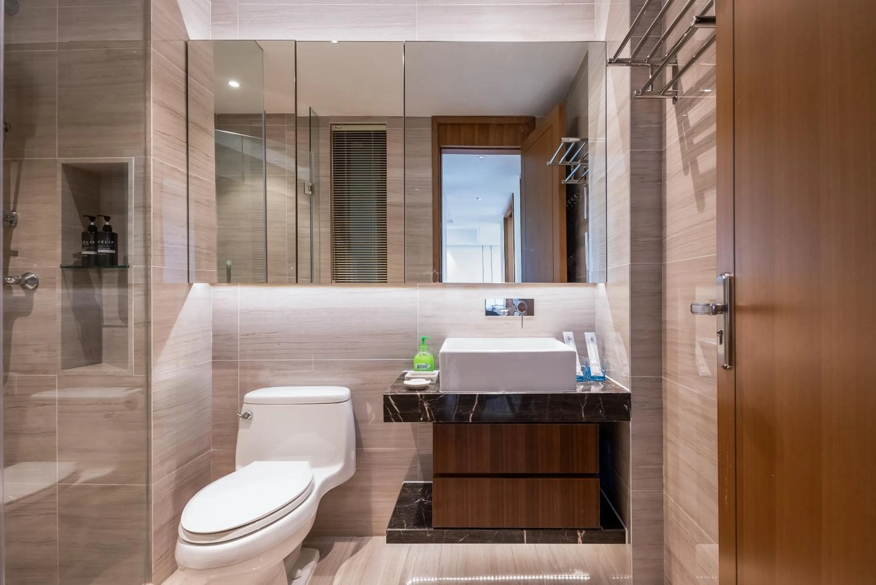 Toilet in Elnob Seaview Aparthotel Hai Tang Bay Sanya