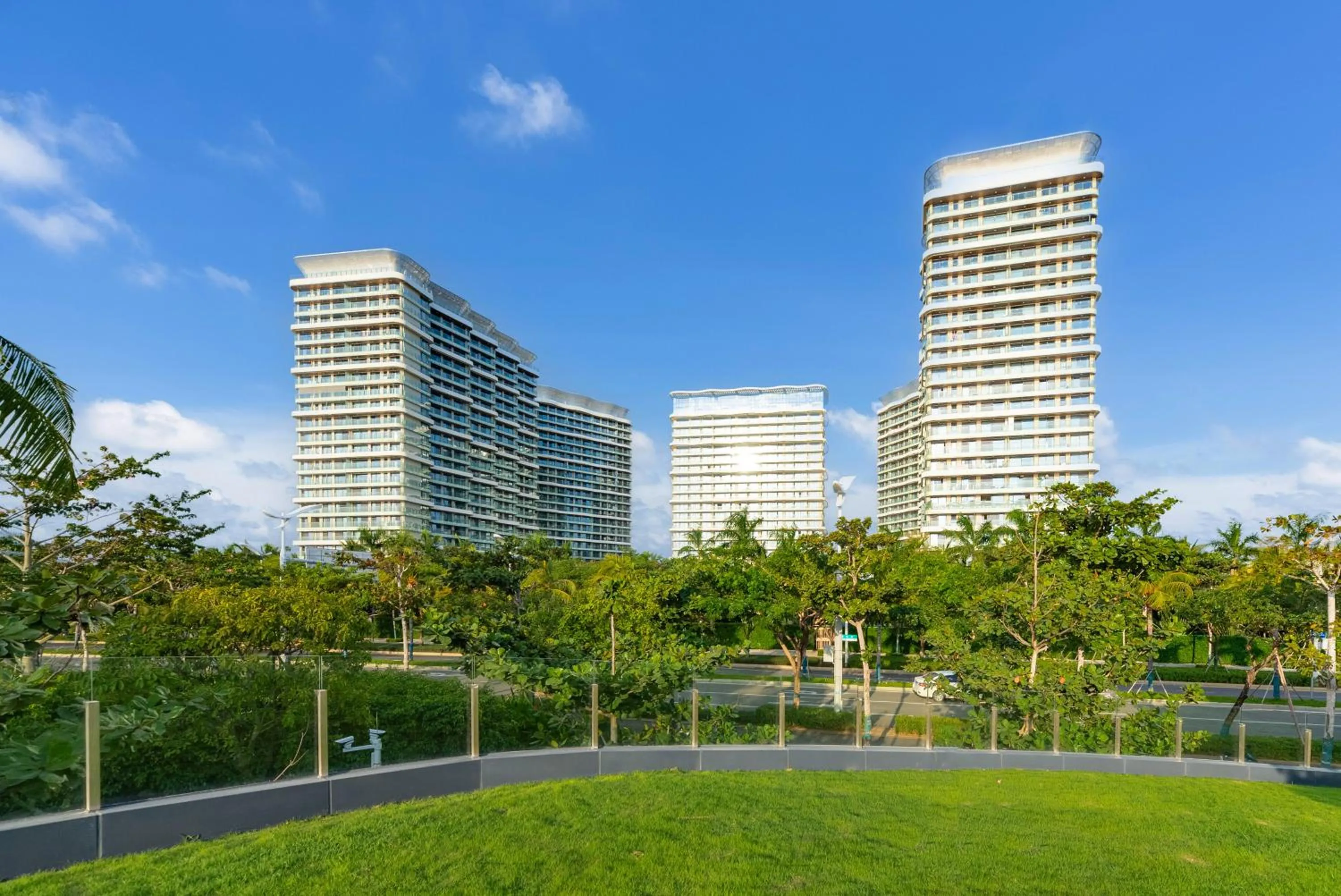 Property building in Elnob Seaview Aparthotel Hai Tang Bay Sanya