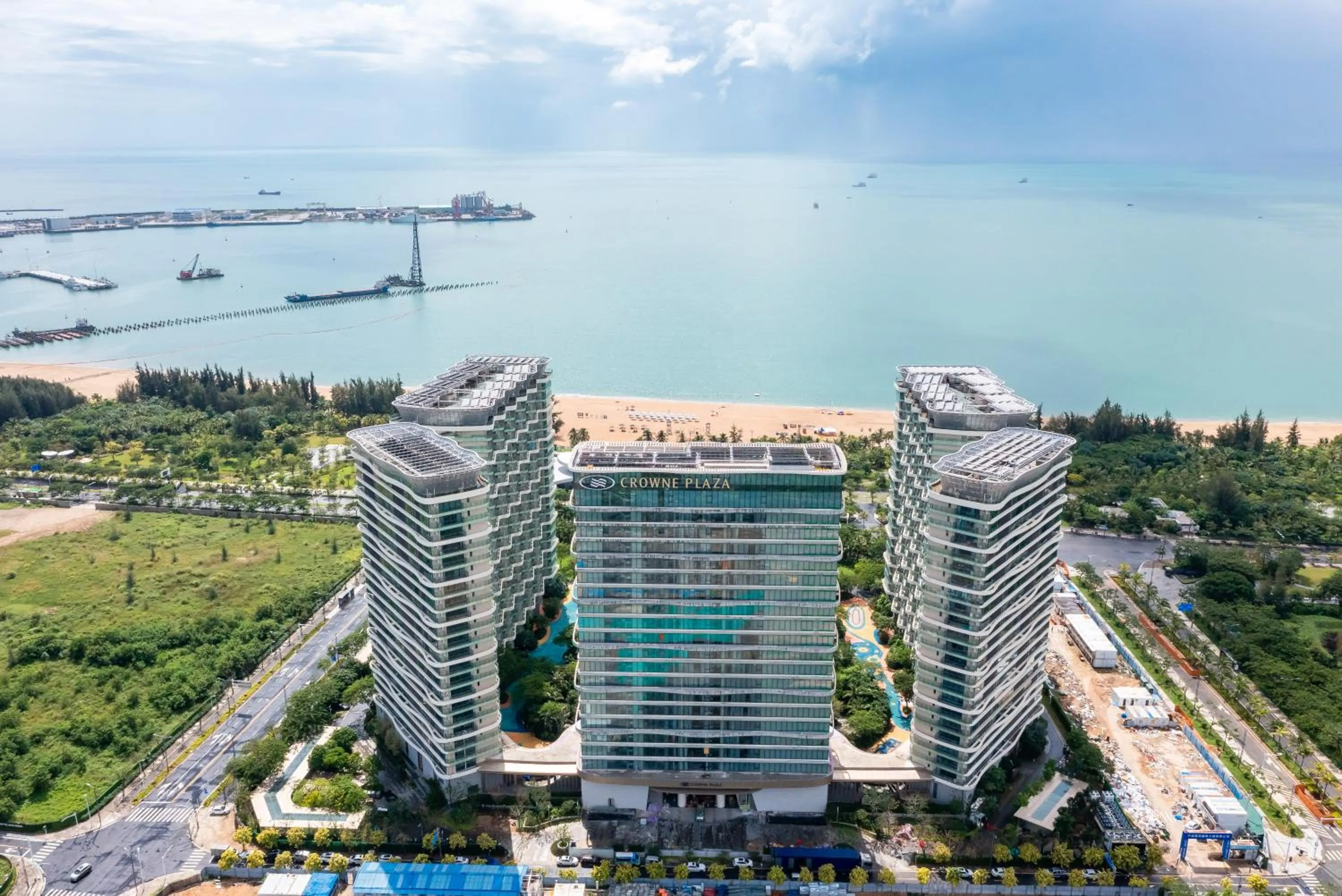 Property building in Elnob Seaview Aparthotel Hai Tang Bay Sanya