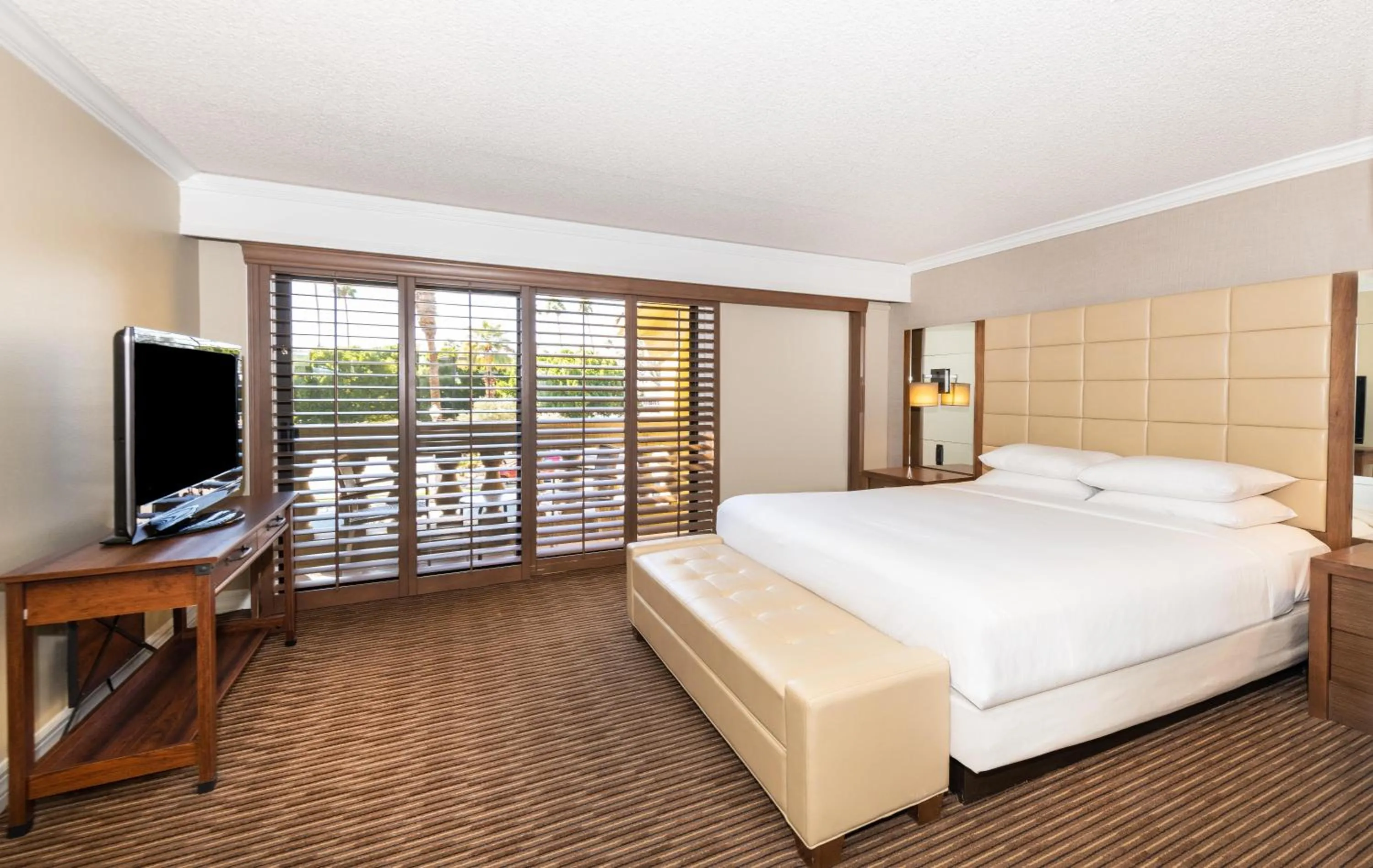 Bed in Hilton Phoenix Resort at the Peak