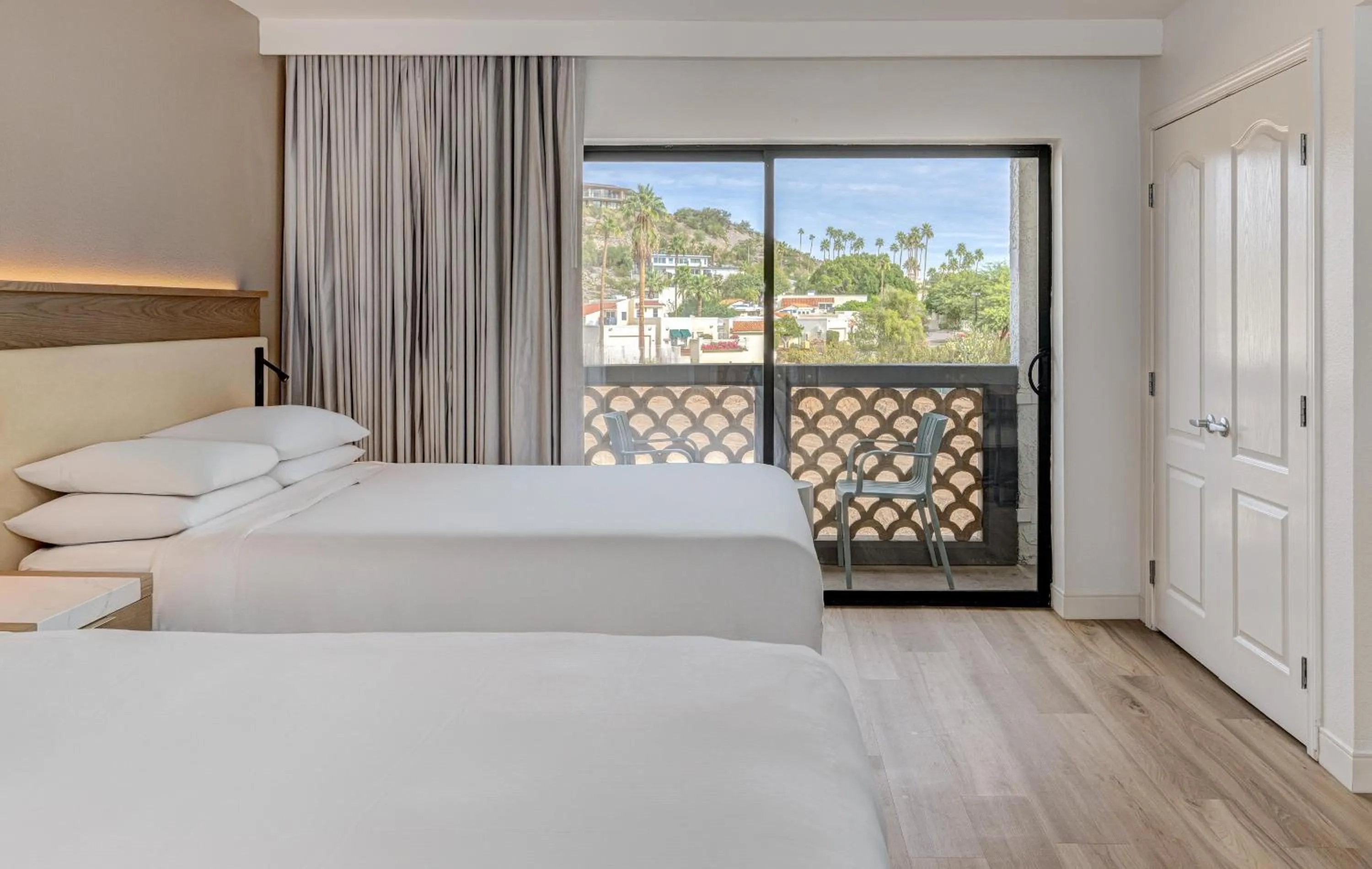 Bed in Hilton Phoenix Resort at the Peak