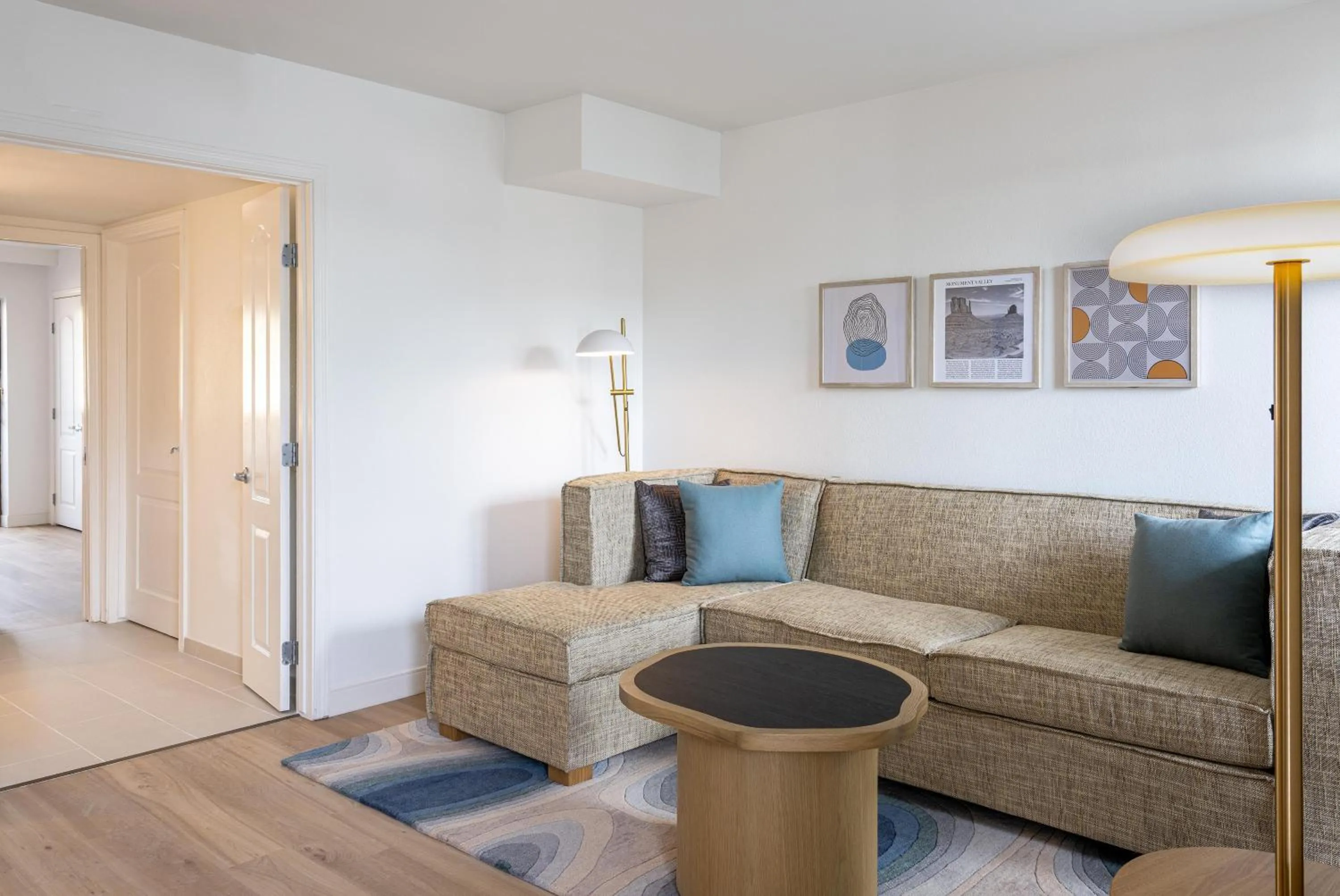 Living room in Hilton Phoenix Resort at the Peak