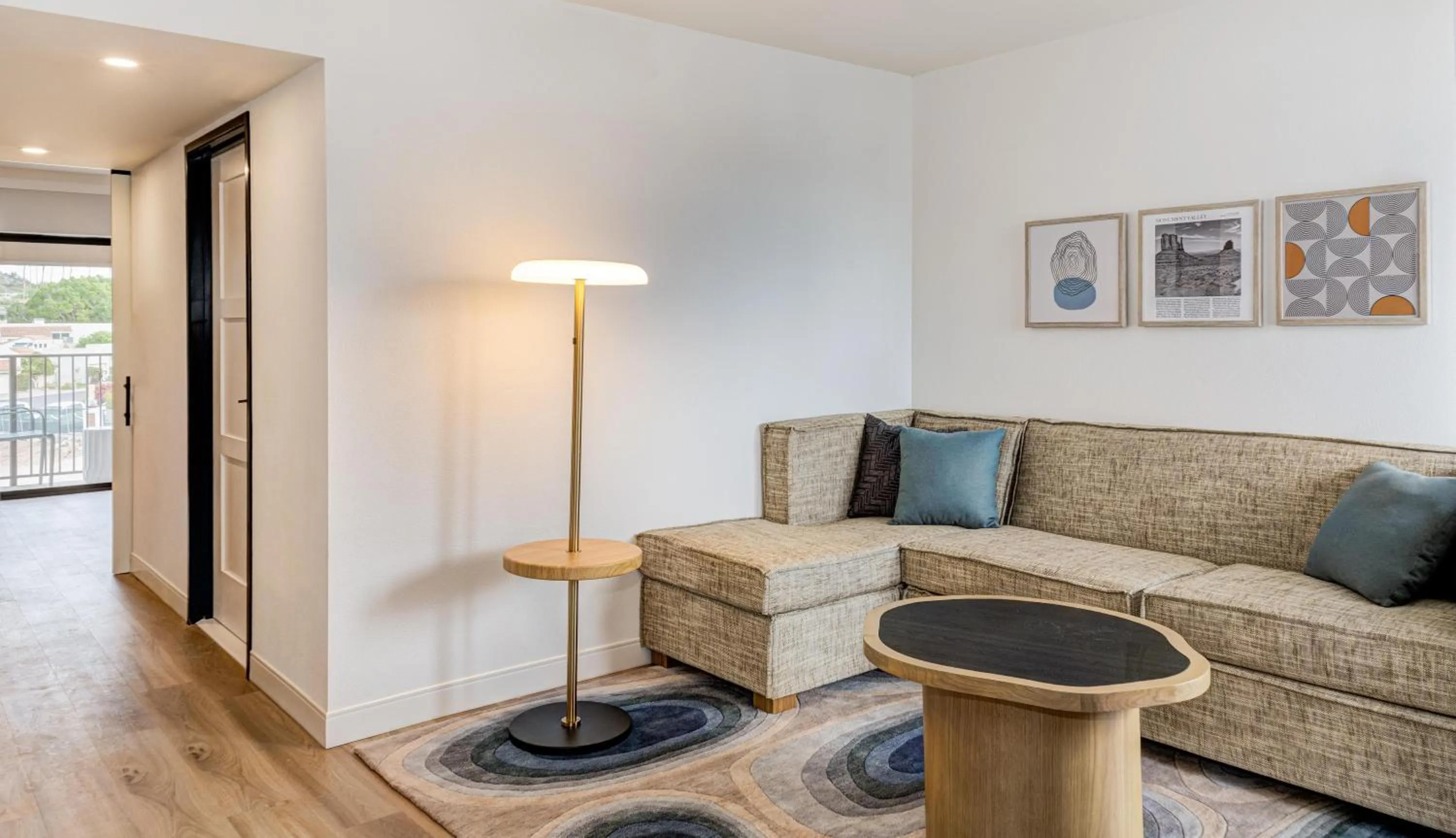 Living room in Hilton Phoenix Resort at the Peak