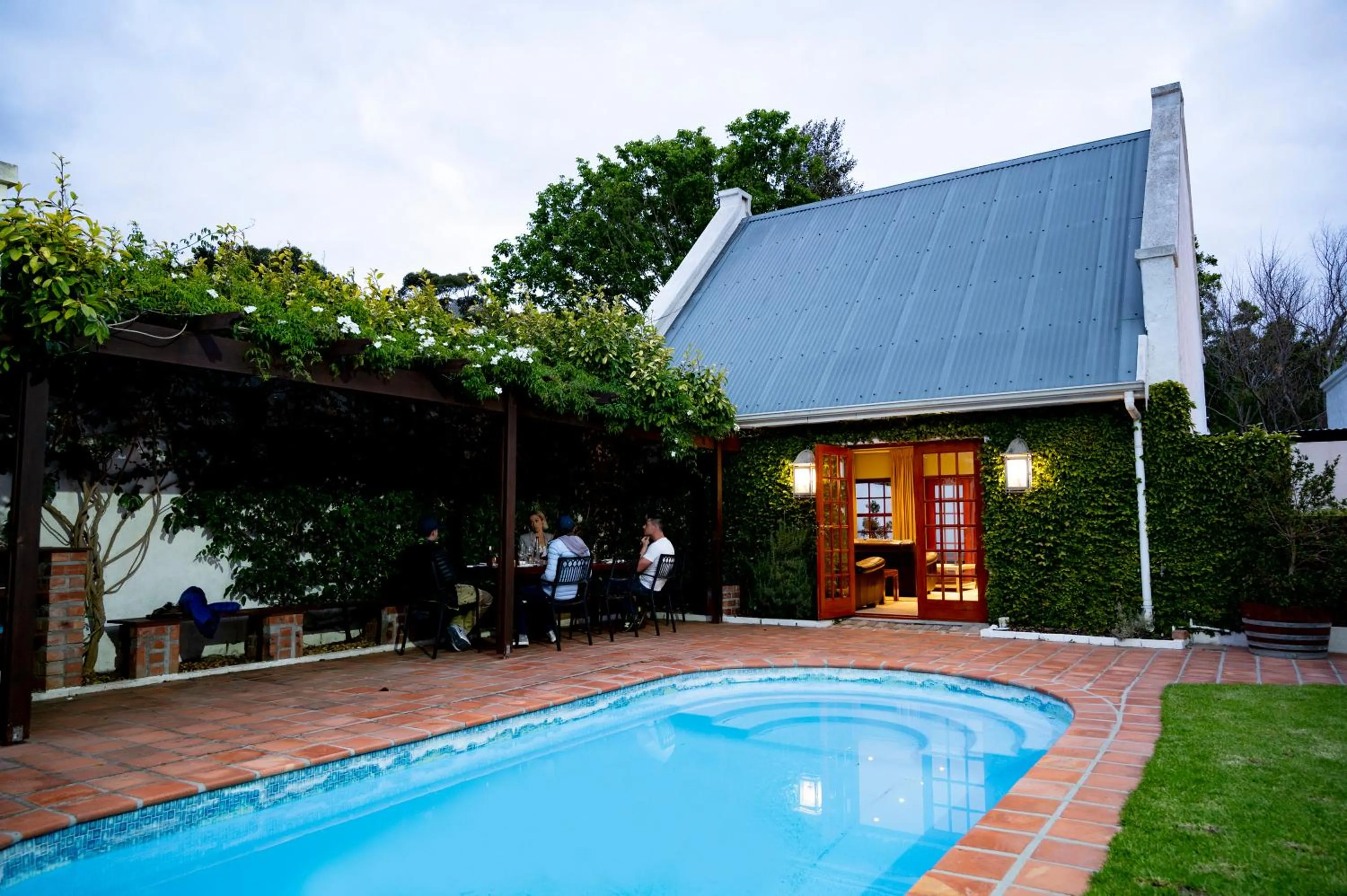 Swimming pool in Noordhoek Village Hotel