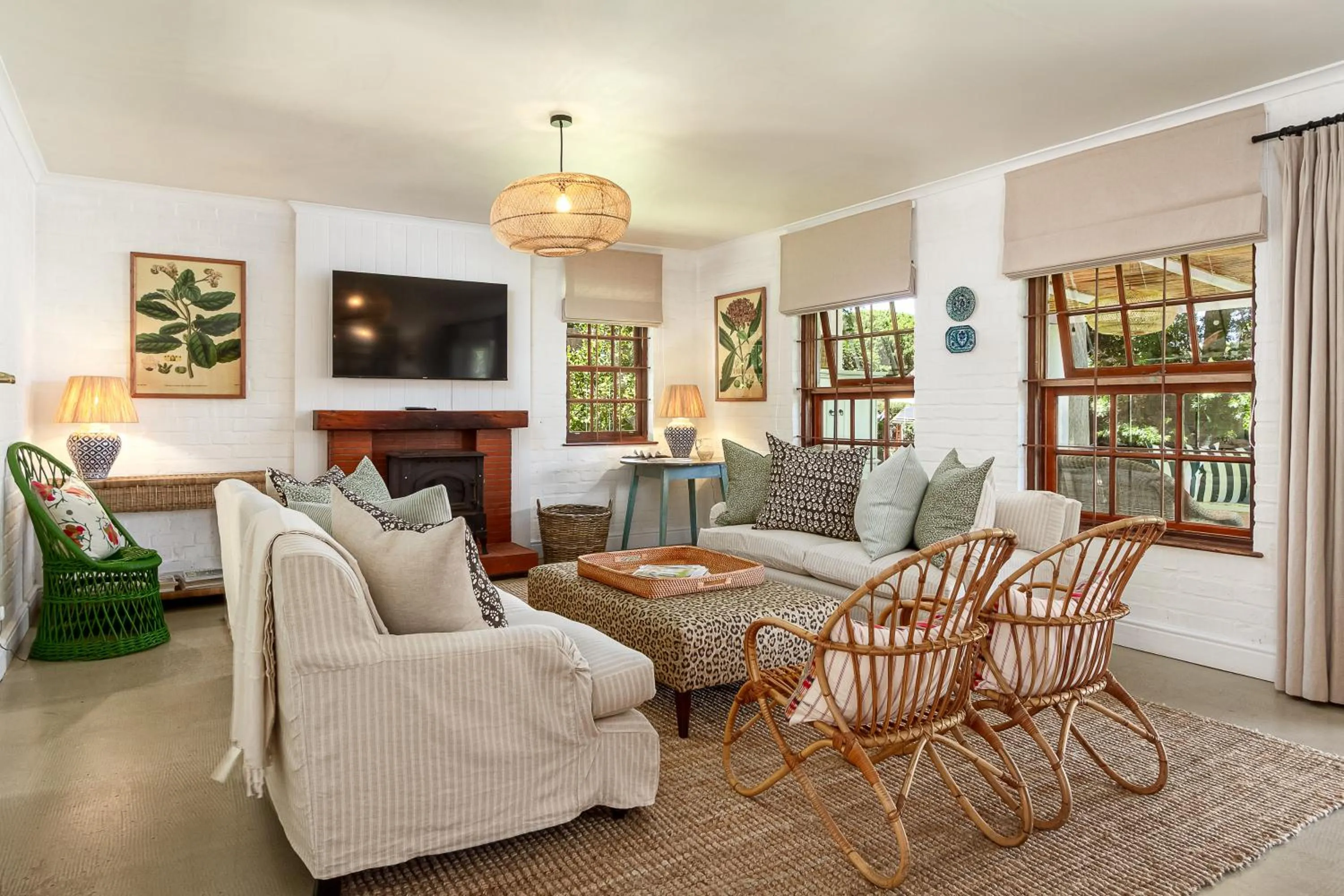 Living room in Noordhoek Village Hotel