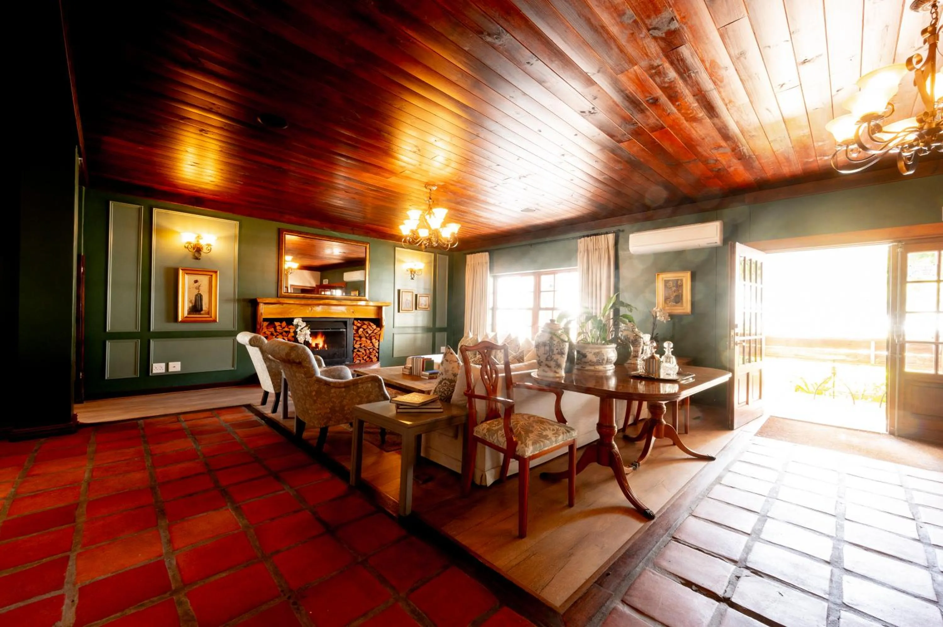 Communal lounge/ TV room in Noordhoek Village Hotel