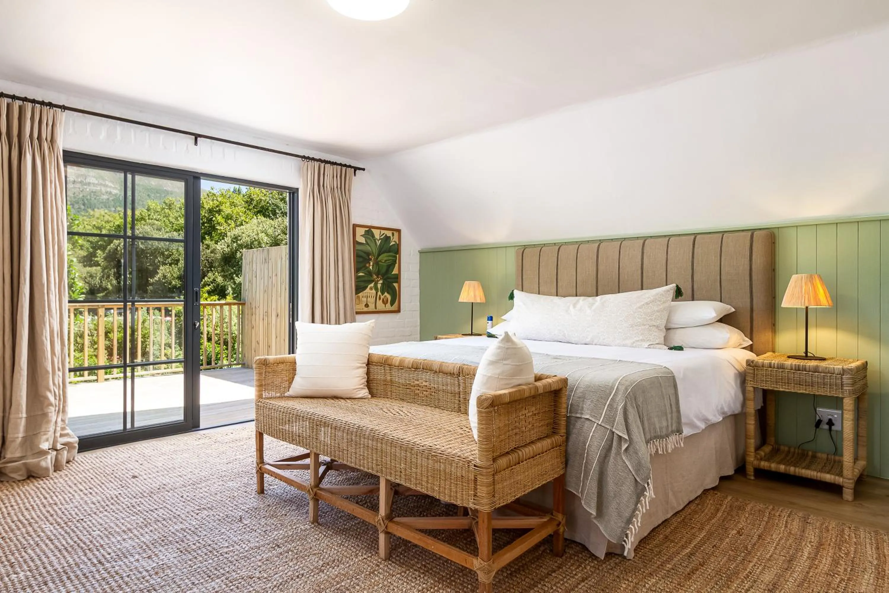 Balcony/Terrace, Bed in Noordhoek Village Hotel