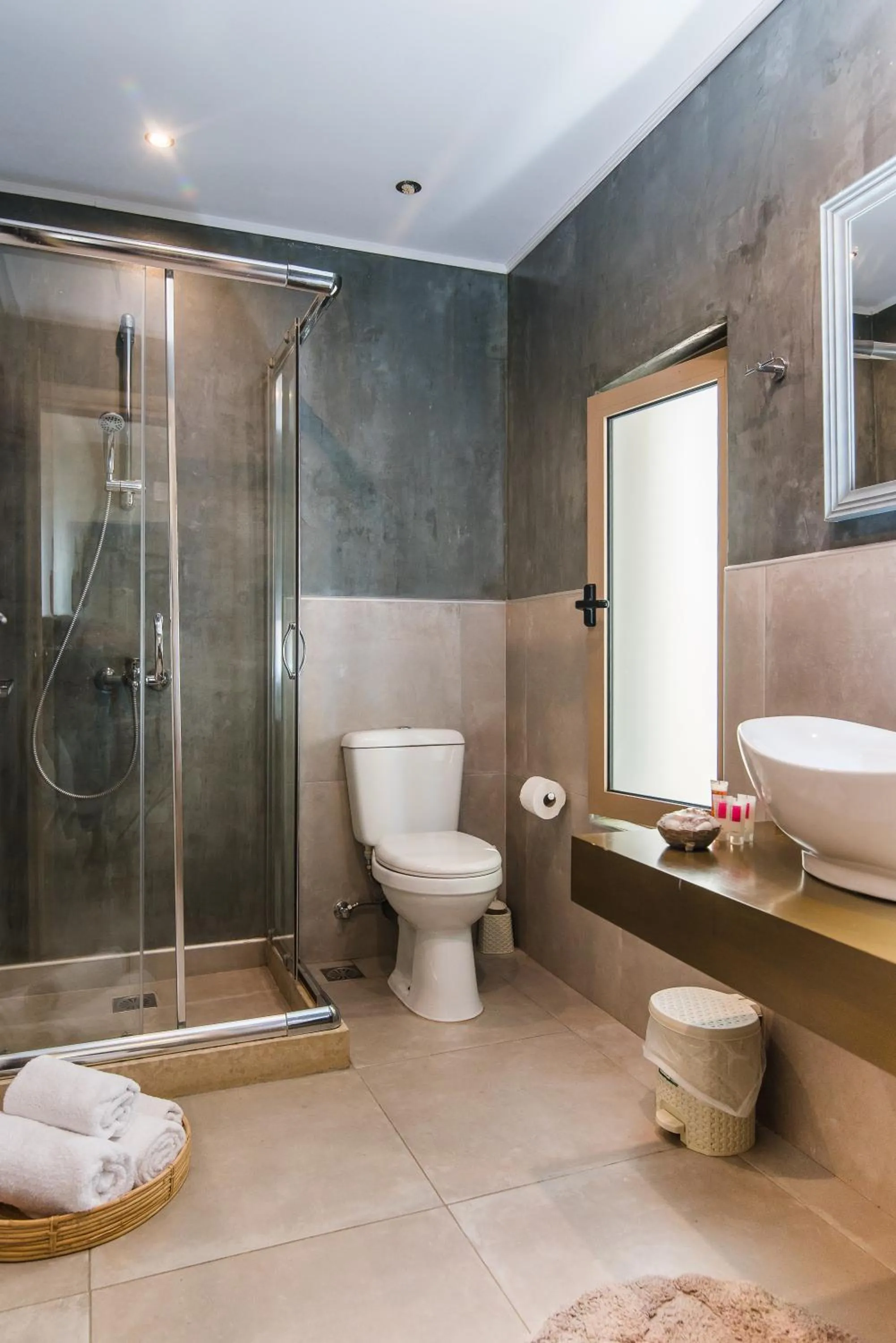 Bathroom in Sarpidon Apartments